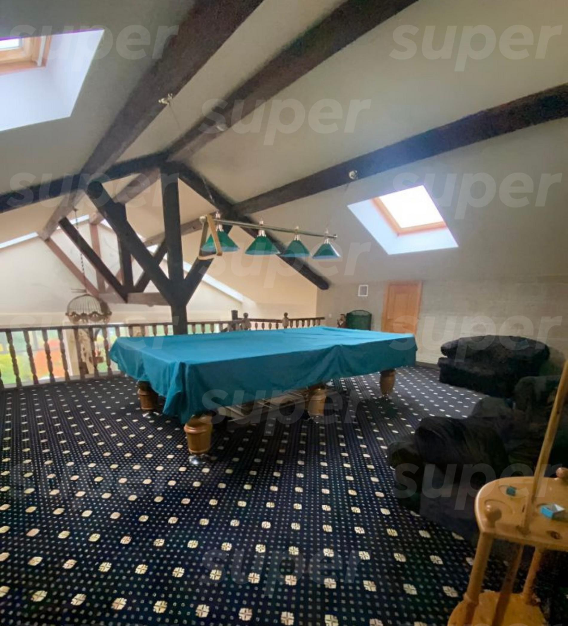 Зона бильярда в доме Кристины Орбакайте. Фото: Super