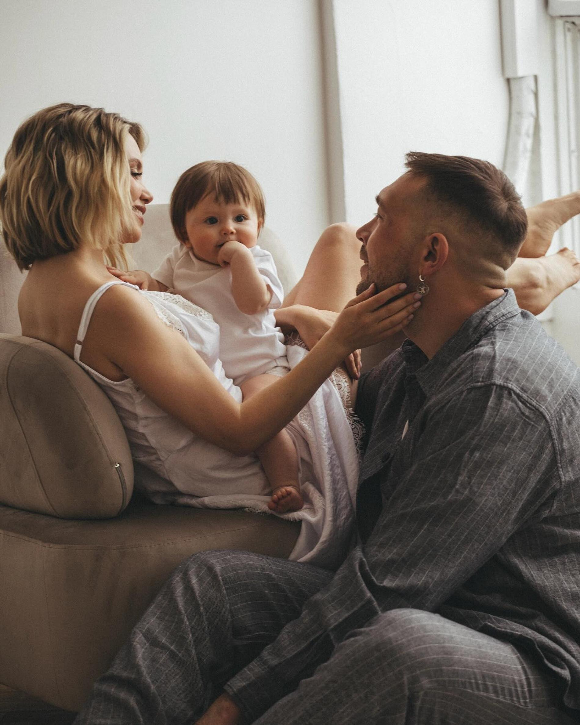 Ольга Кузьмина с мужем и дочкой. Фото: Инстаграм* @kuzmummy