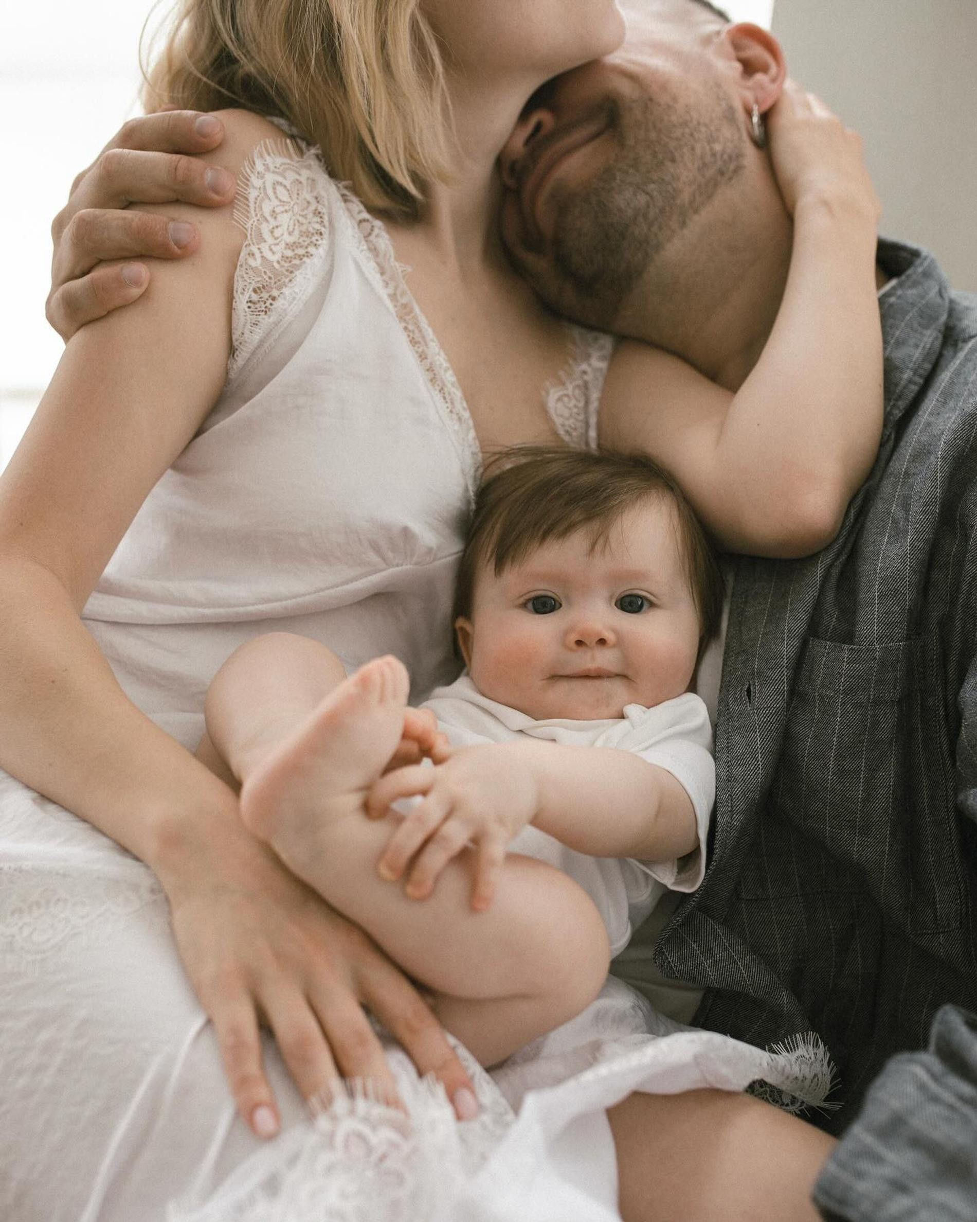 Ольга Кузьмина с мужем и дочкой. Фото: Инстаграм* @kuzmummy