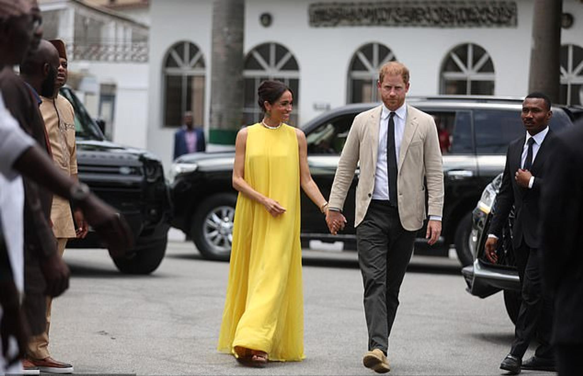 Меган Маркл в платье Carolina Herrera и принц Гарри. Фото: Getty Images