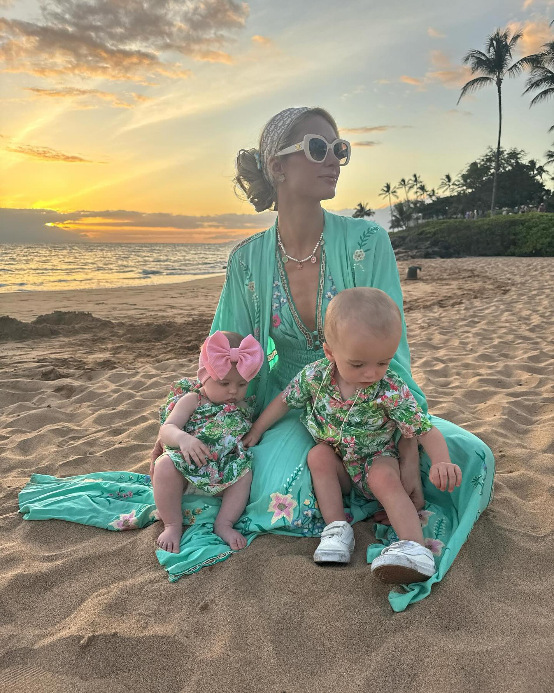 Пэрис Хилтон с сыном Фениксом и дочерью Лондон. Фото: Инстаграм* @parishilton