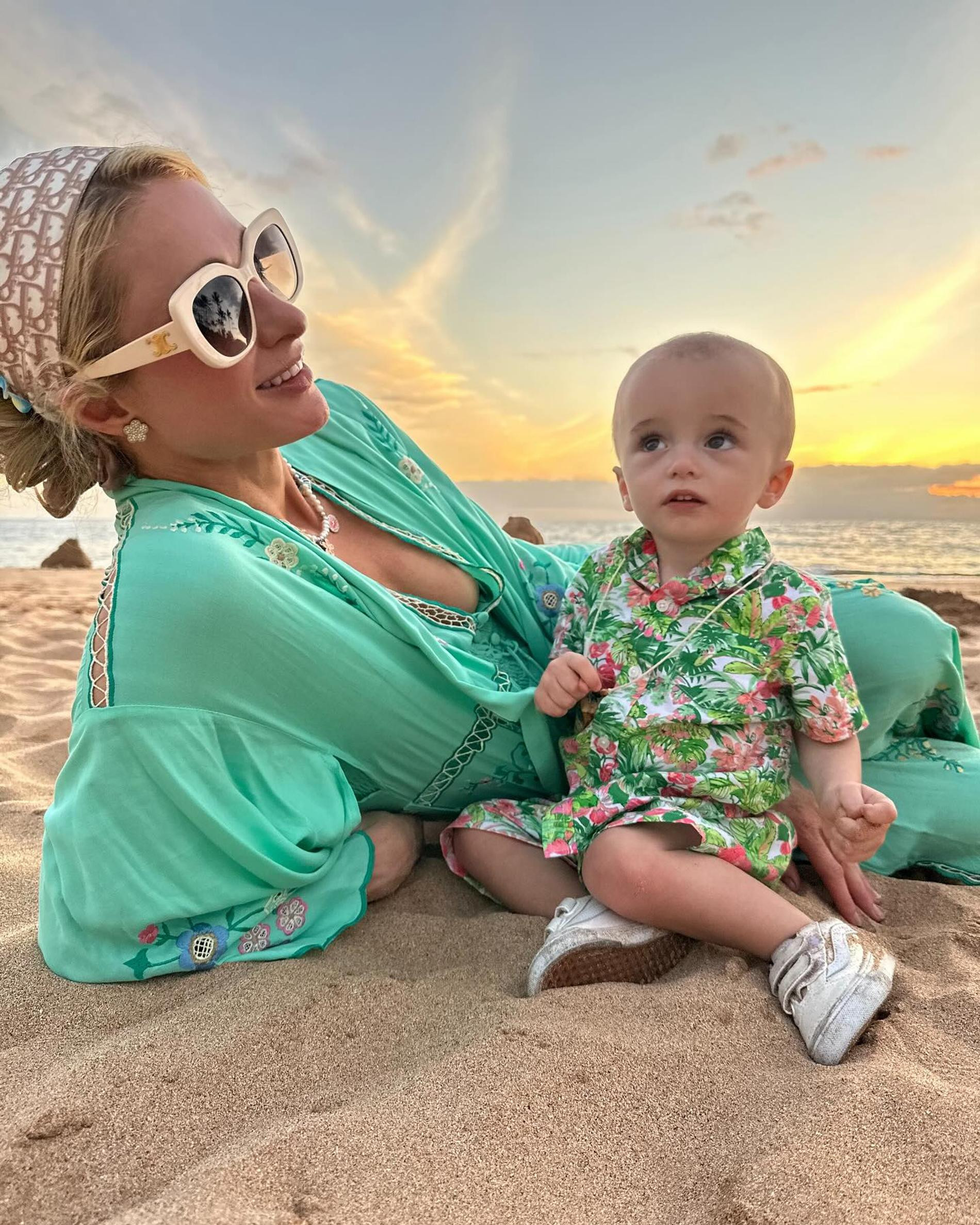 Пэрис Хилтон с сыном Фениксом. Фото: Инстаграм* @parishilton