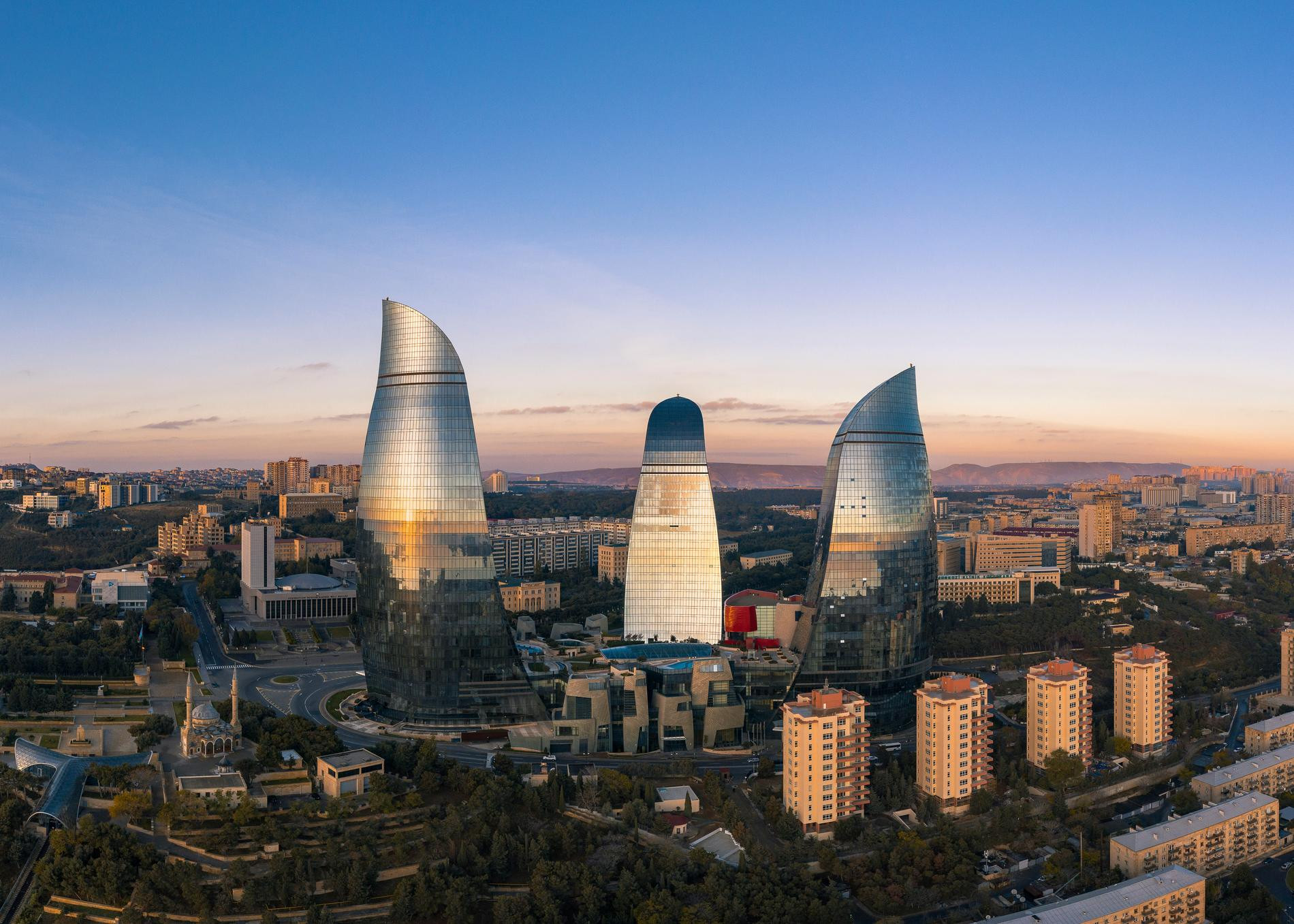 Пламенные башни в Баку. Фото: Lloyd Alozie / Unsplash