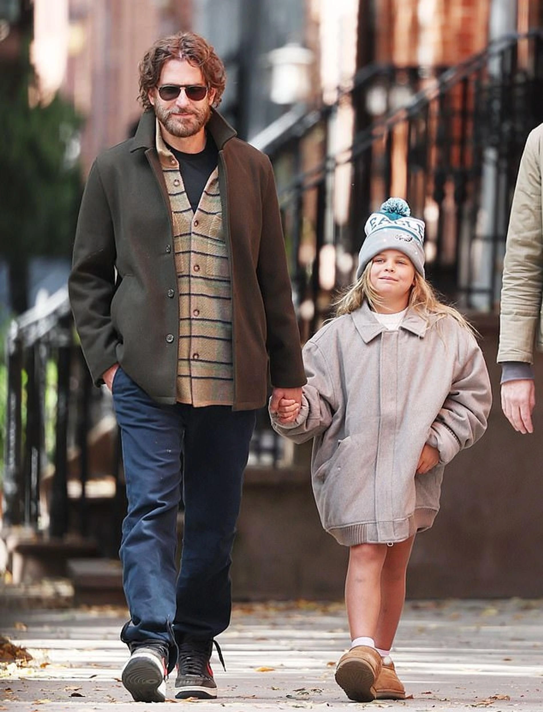 Брэдли Купер и его 7-летняя дочь Леа. Фото: Daily Mail