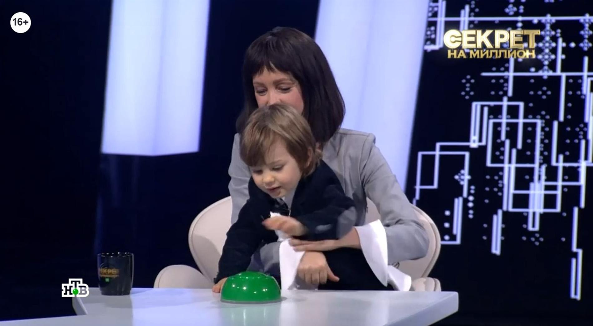 Ирина Темичева с сыном Артемом. Источник: шоу «Секрет на миллион»