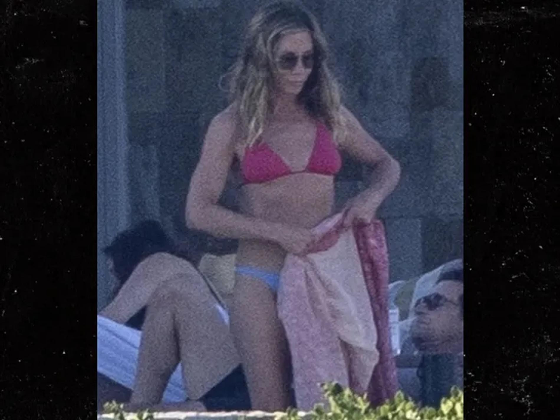 Дженнифер Энистон в Кабо. Фото: TMZ