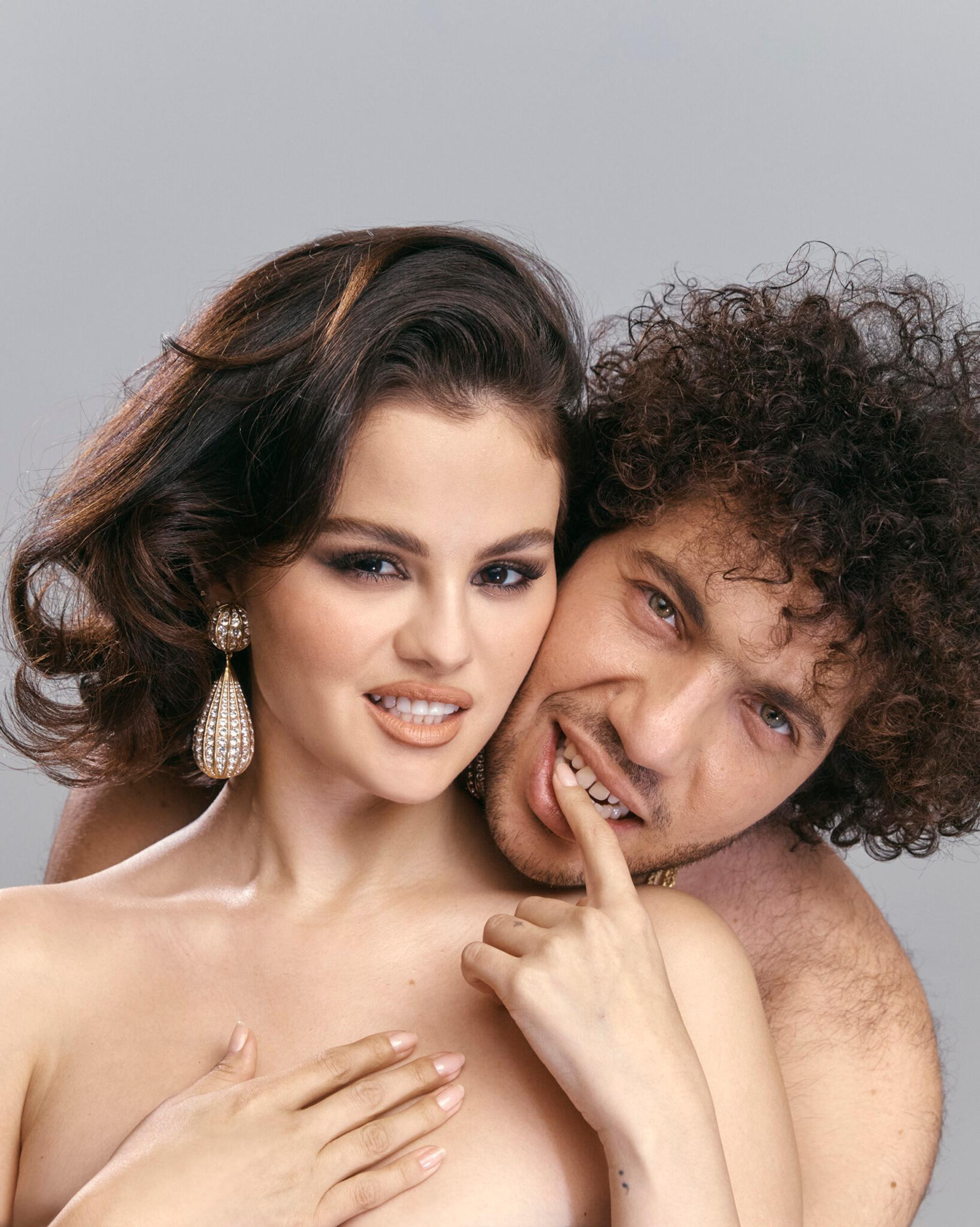 Selena Gomez голая  Селена Гомес и Бенни Бланко снялись в вызывающей фотосессии: горячие кадры