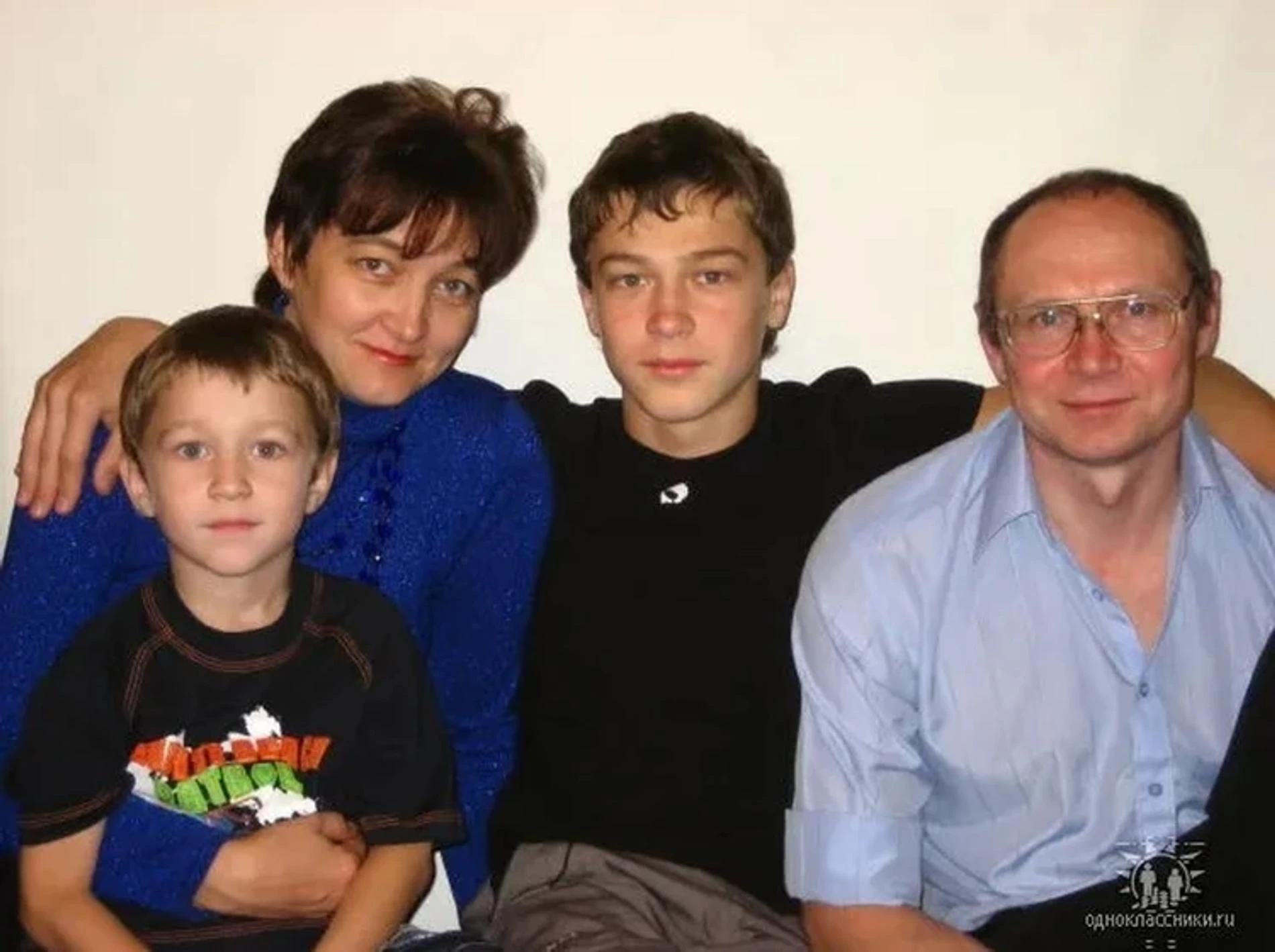 Юра Борисов с родителями и младшим братом. Фото: личный аккаунт Юры Борисова в Одноклассниках