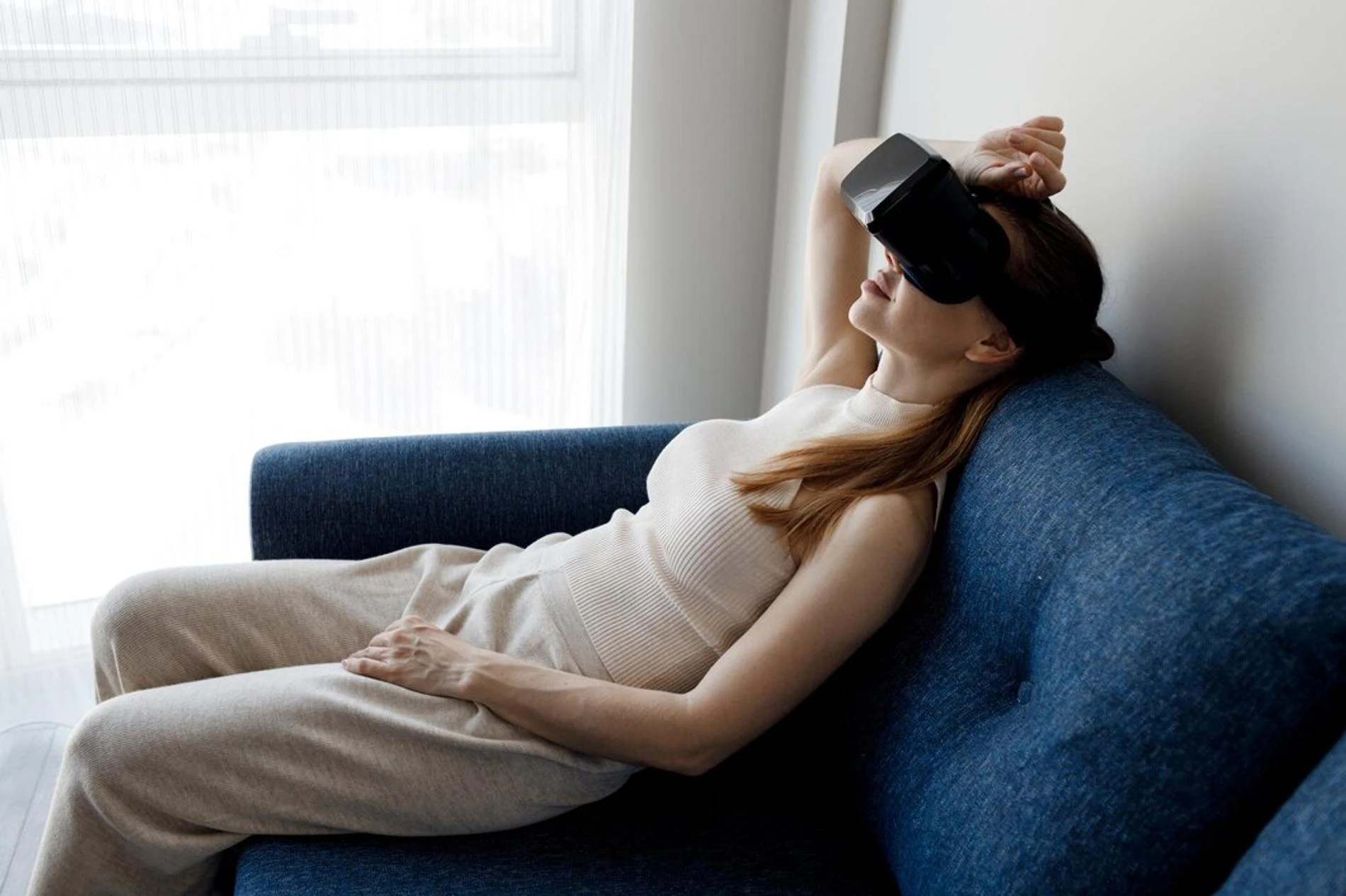 Для секса в виртуальной реальности нужны VR-очки или другие секс-гаджеты. Фото: Freepik