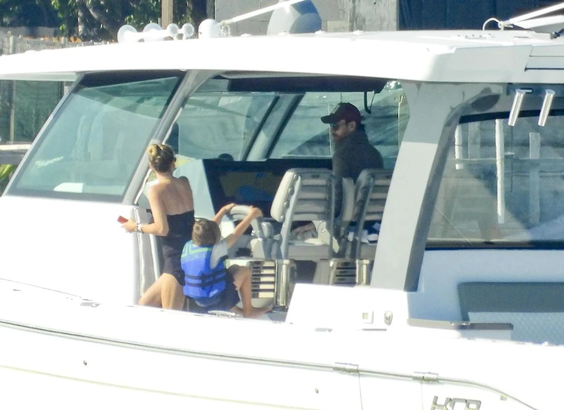 Анна Курникова и Энрике Иглесиас с детьми. Фото: Hello!