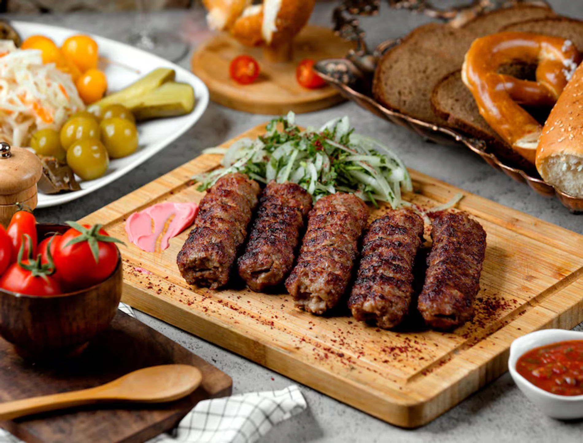 Шашлык из баранины. Фото: freepik.com