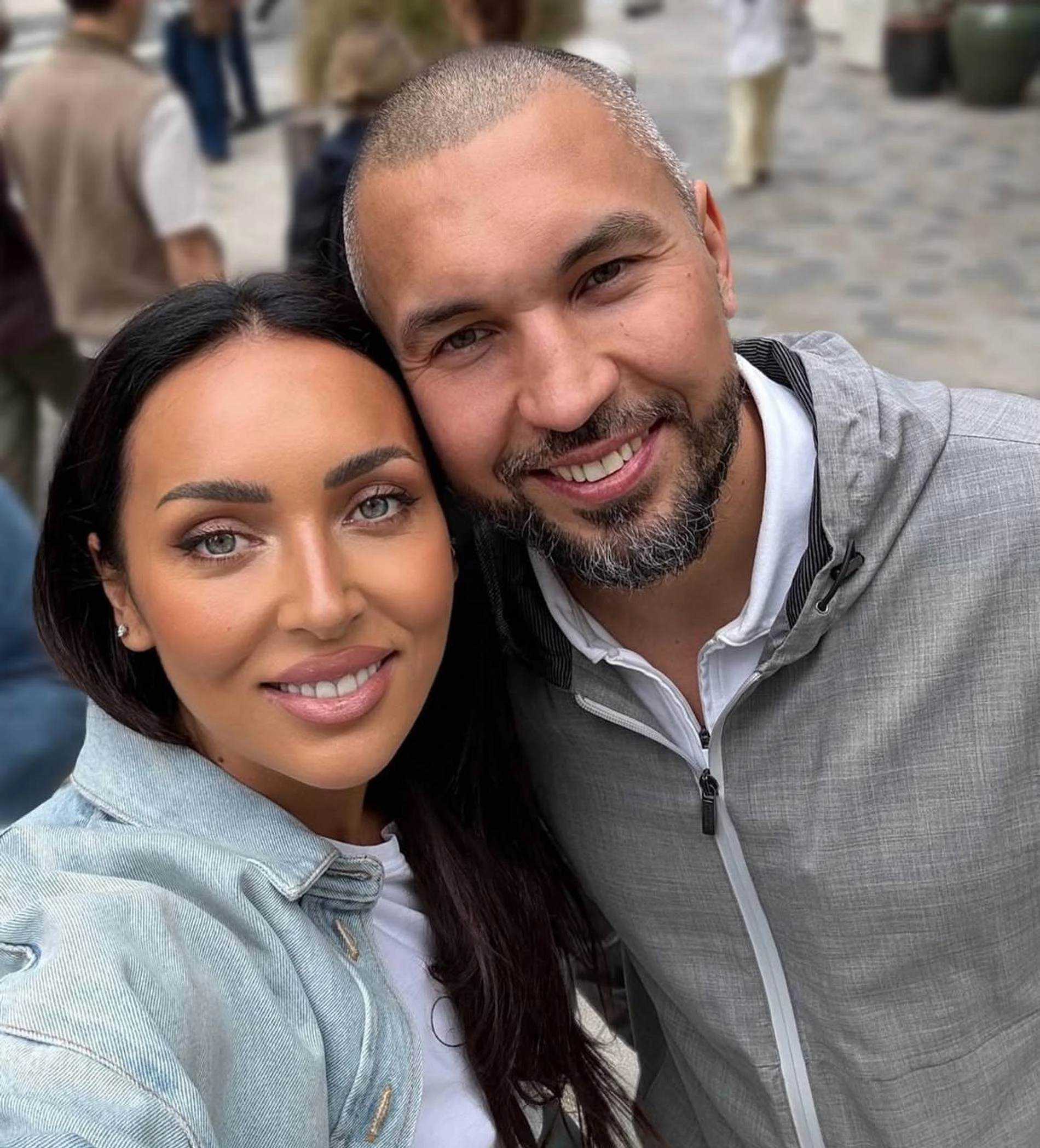 Алсу со своим братом Маратом. Фото: Instagram (запрещён в РФ) @alsou_a
