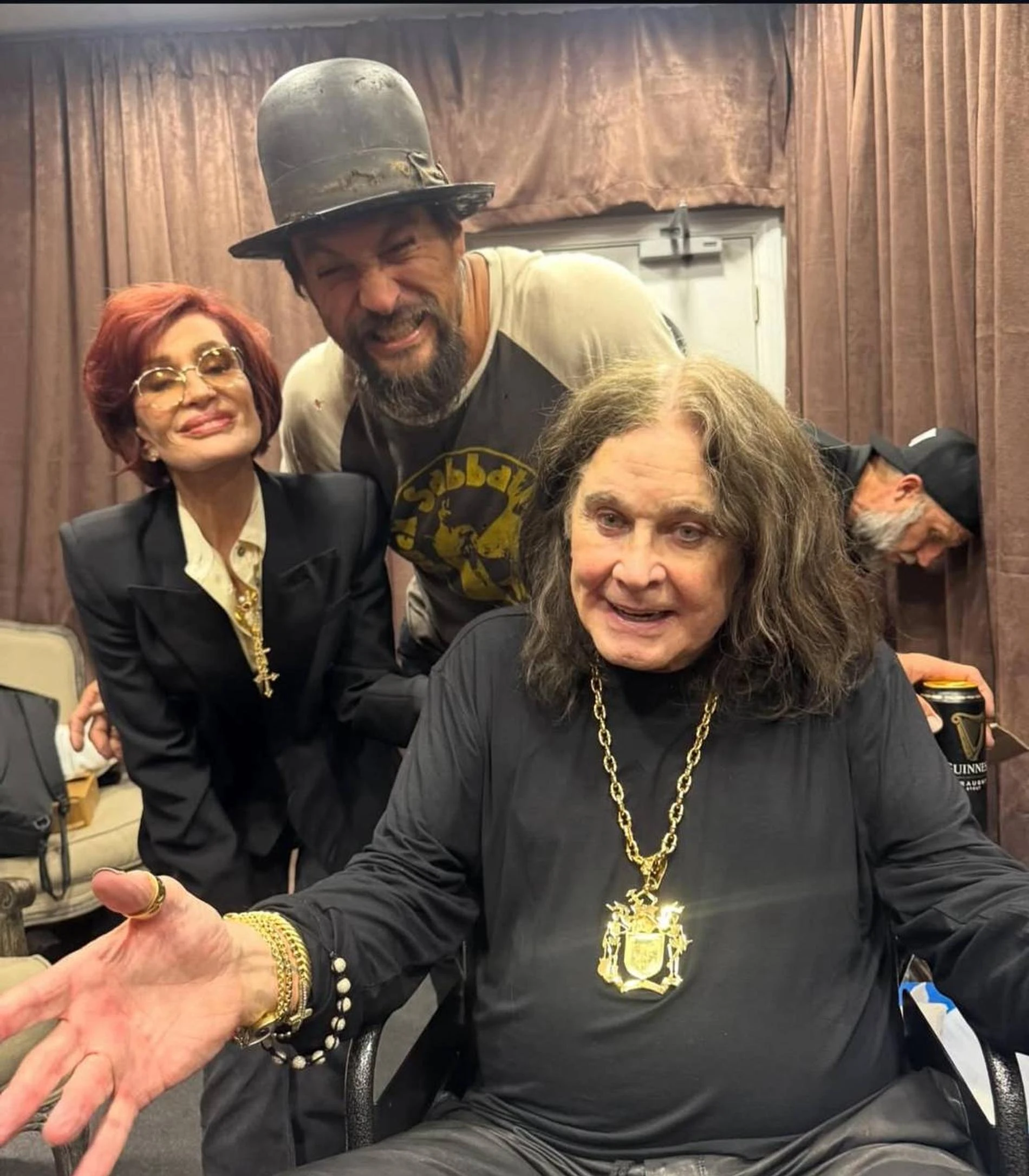 Джейсон Момоа, Оззи Осборн и его жена Шэрон. Фото: Instagram (запрещён в РФ) @blacksabbath