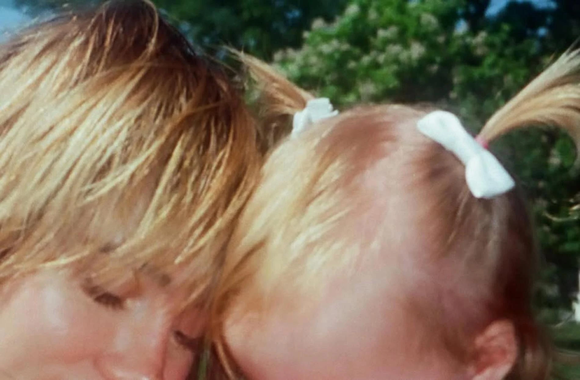 Сьюки Уотерхаус с дочерью. Фото: Инстаграм (запрещён в РФ) @sukiwaterhouse