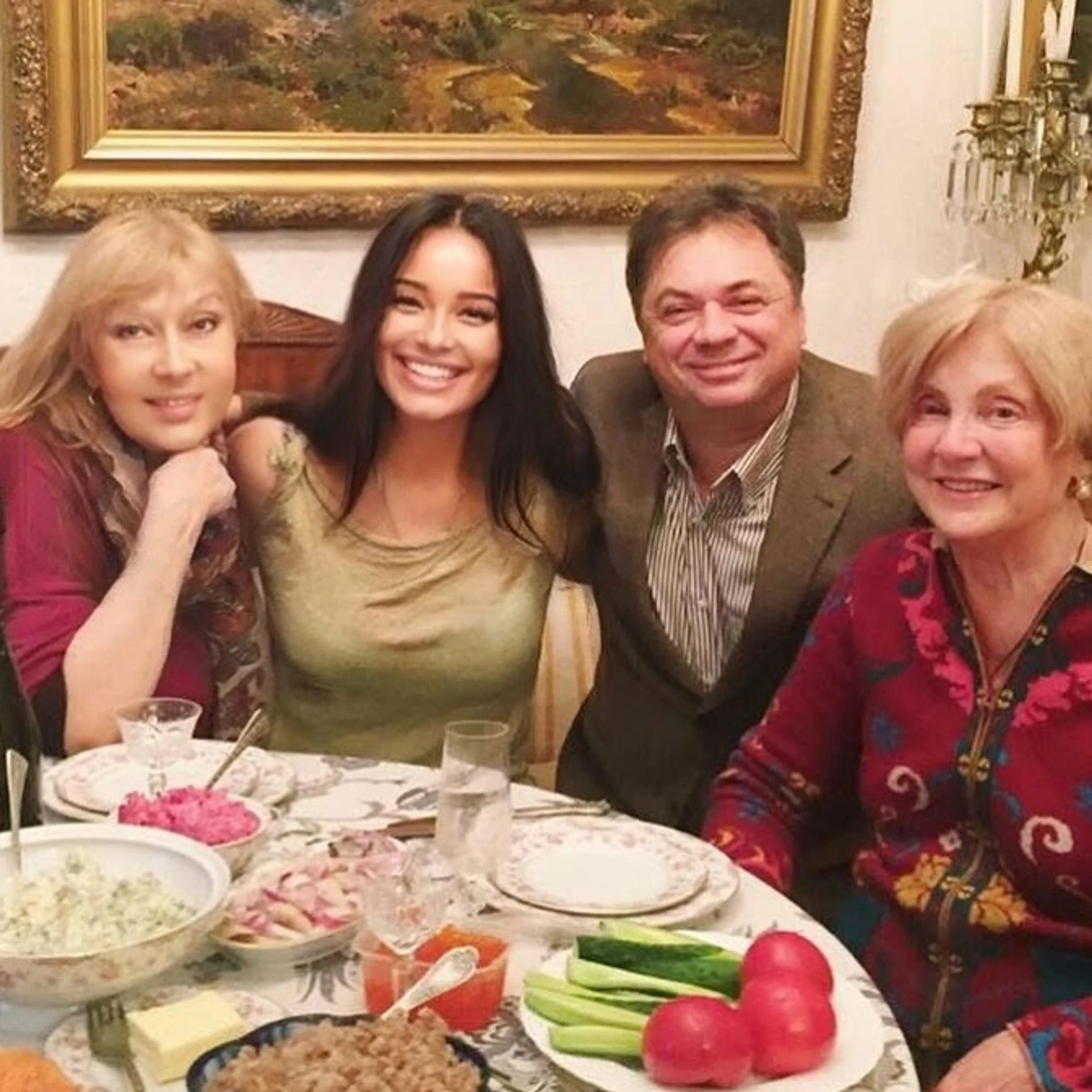 Андрей Леонов с мамой. Фото: Инстаграм (запрещён в РФ) @andrey_anastasia_leonov