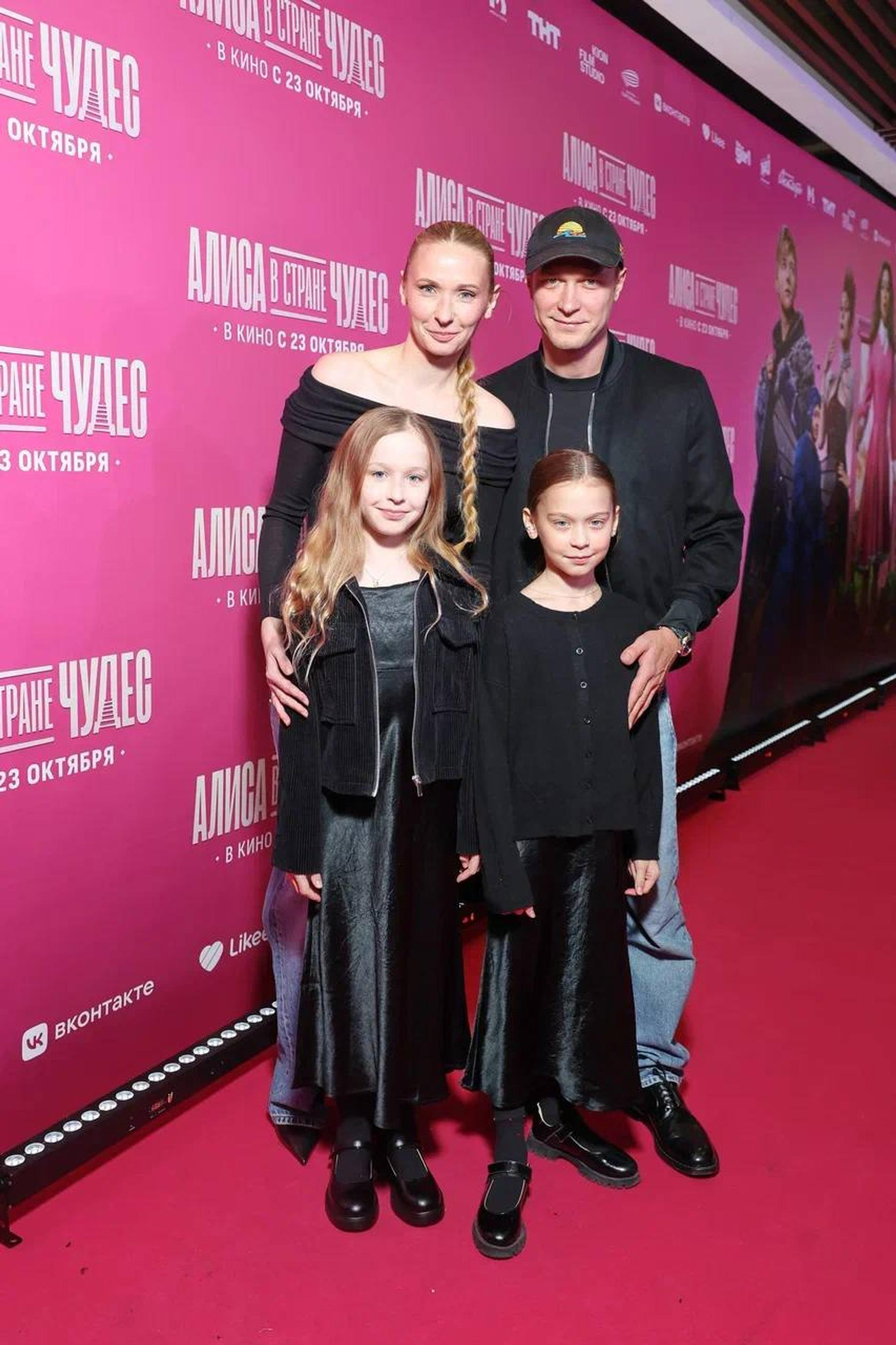 Юра Борисов с семьёй. Фото: пресс-служба