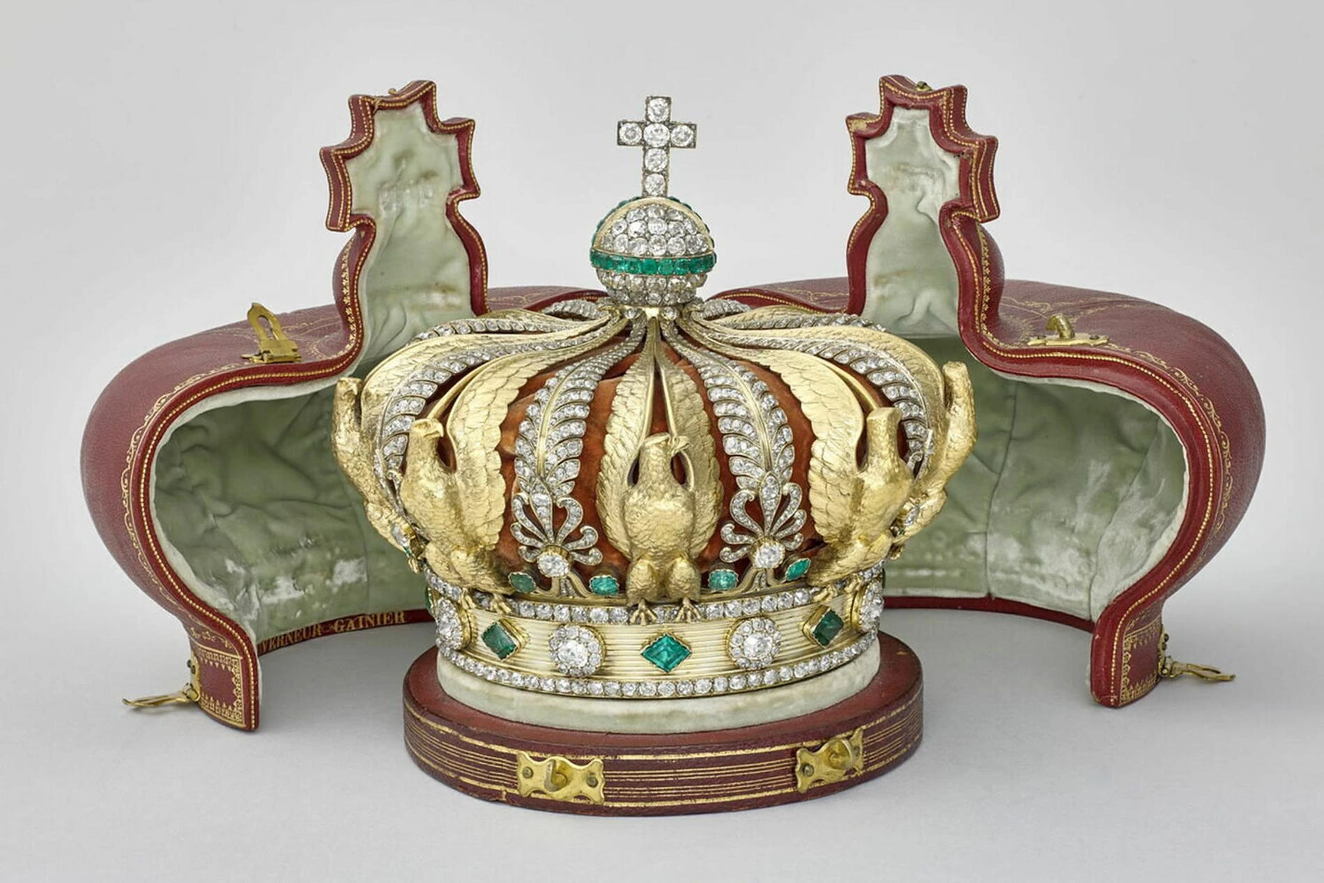 Корона императрицы Евгении. Фото: louvre.fr