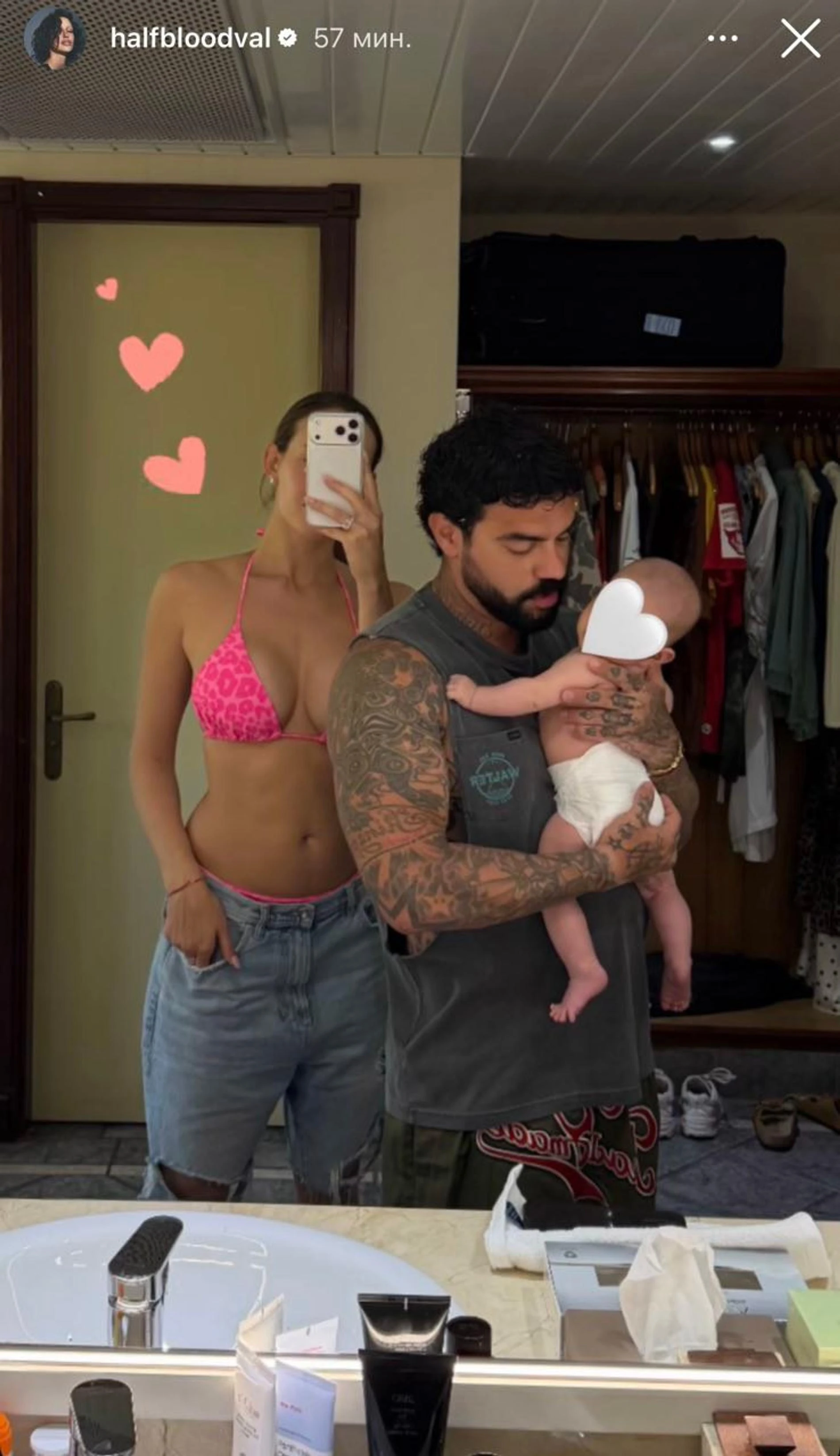 Валентина Иванова с Тимати и дочерью. Фото: Instagram (Запрещён в РФ) @halfbloodval