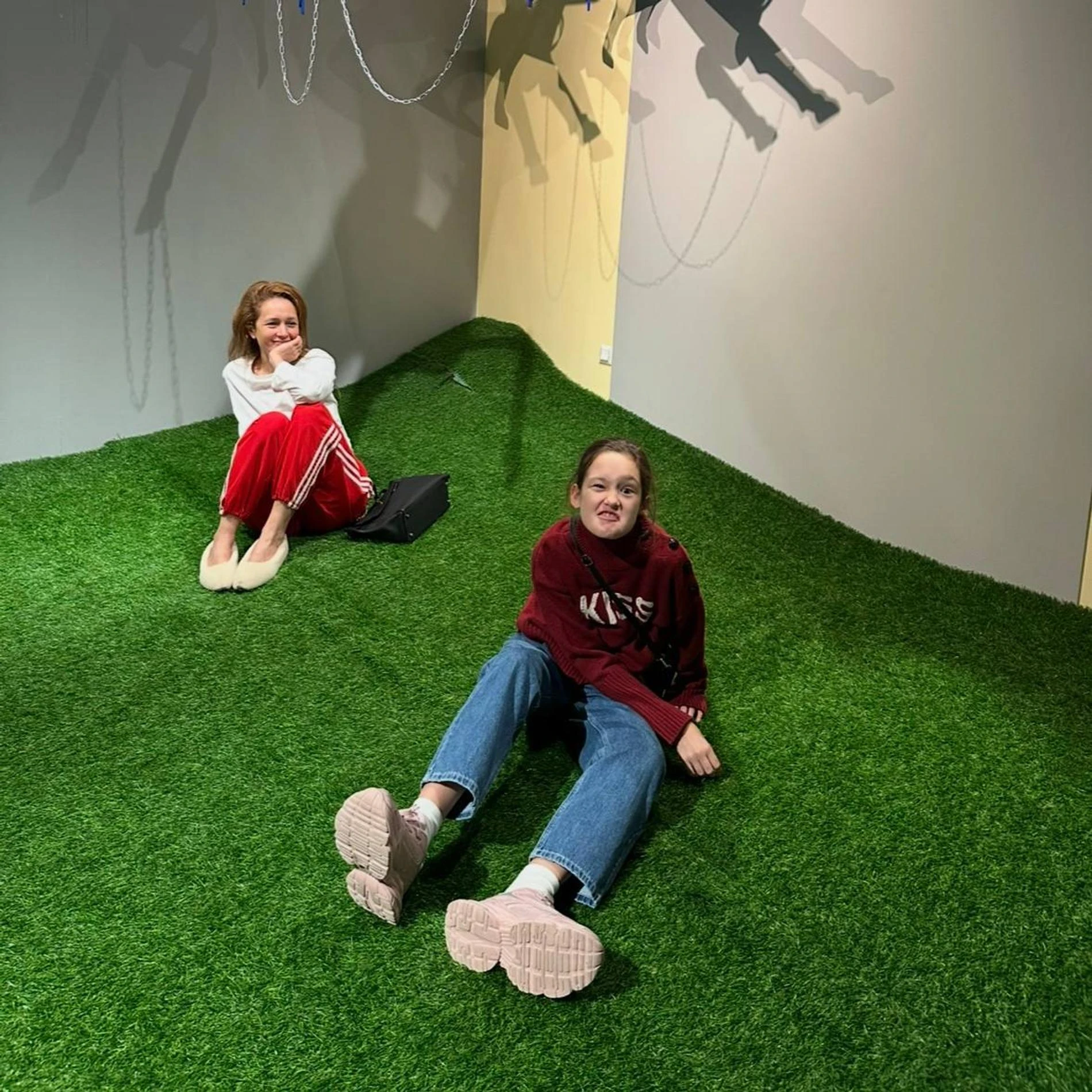 Виктория Исакова с дочерью Варварой. Фото: Соцсети Дарьи Мороз