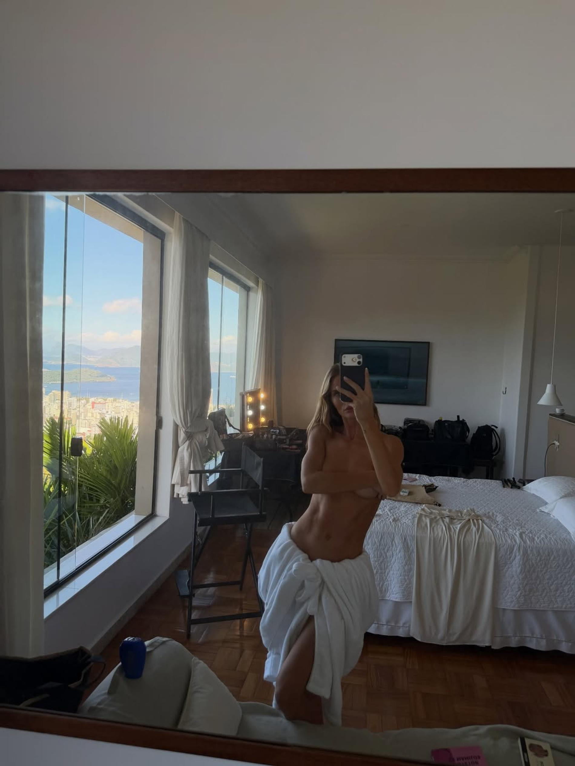 Роузи Хантингтон-Уайтли. Фото: Инстаграм (запрещён в РФ) @rosiehw