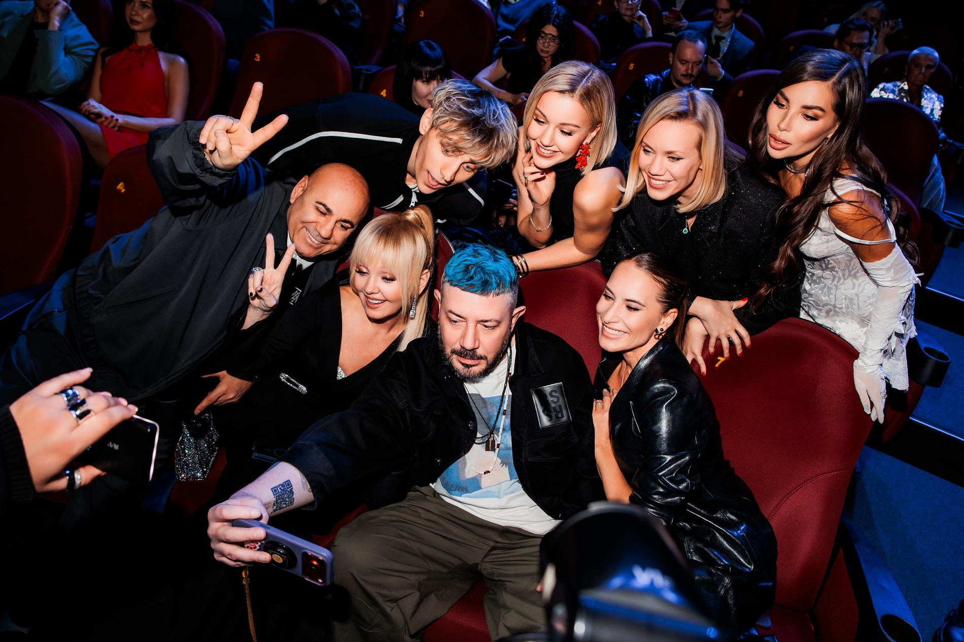 Влад А4, Юлианна Караулова, Елена Крыгина, Карина Нигай, Иосиф Пригожин, Валерия, Артемий Лебедев и Мария Кравцова. Фото: пресс-служба