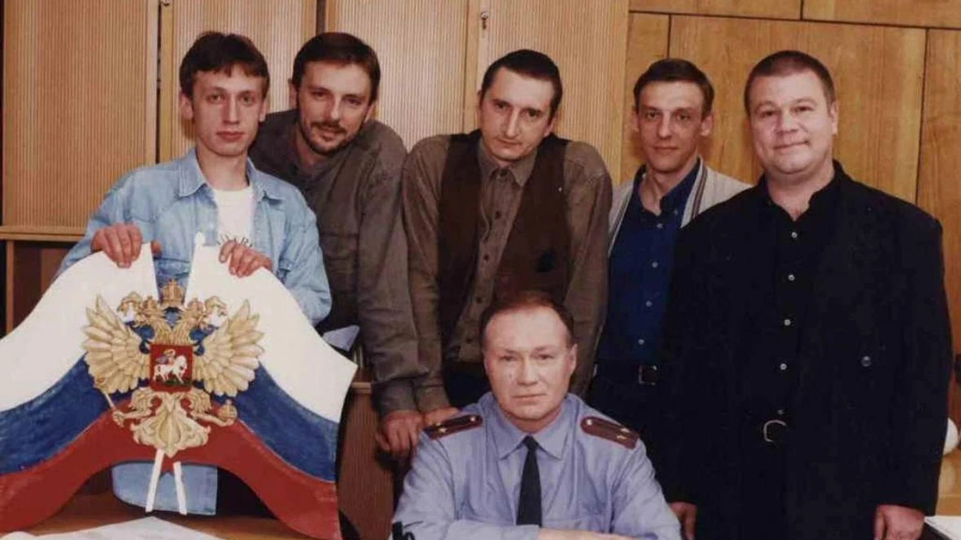 Кадр из сериала «Улицы разбитых фонарей»