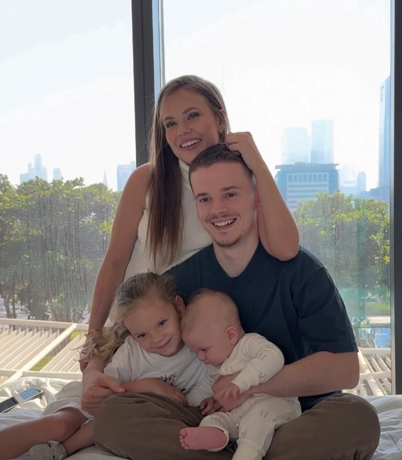 Арсений и Лиана Шульгины с детьми. Фото: Instagram (Запрещён в РФ) @lianashulginaa