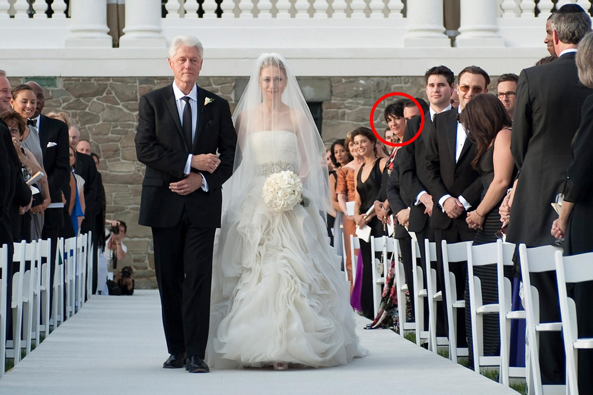Гислейн Максвелл на свадьбе дочери Билла Клинтона
Фото © Getty Images