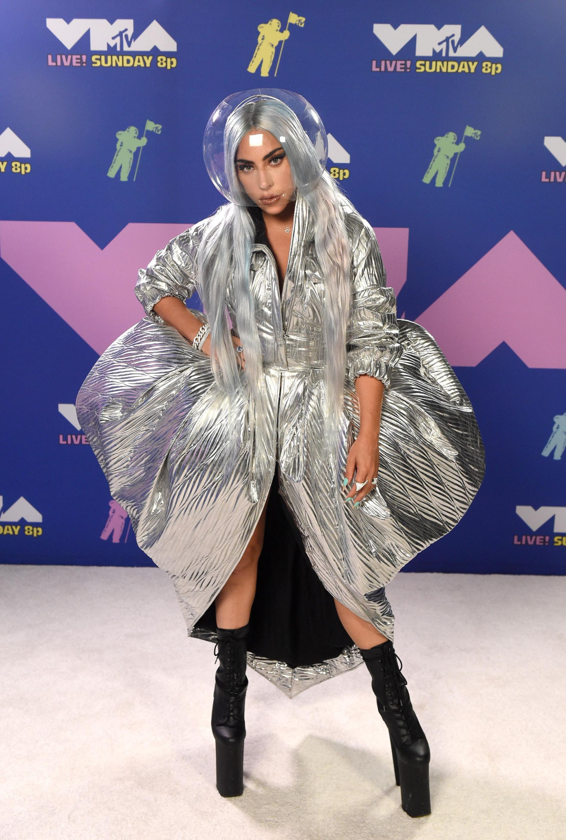 Леди Гага, Белла Хадид, Ариана Гранде и другие звезды на MTV VMA — 2020