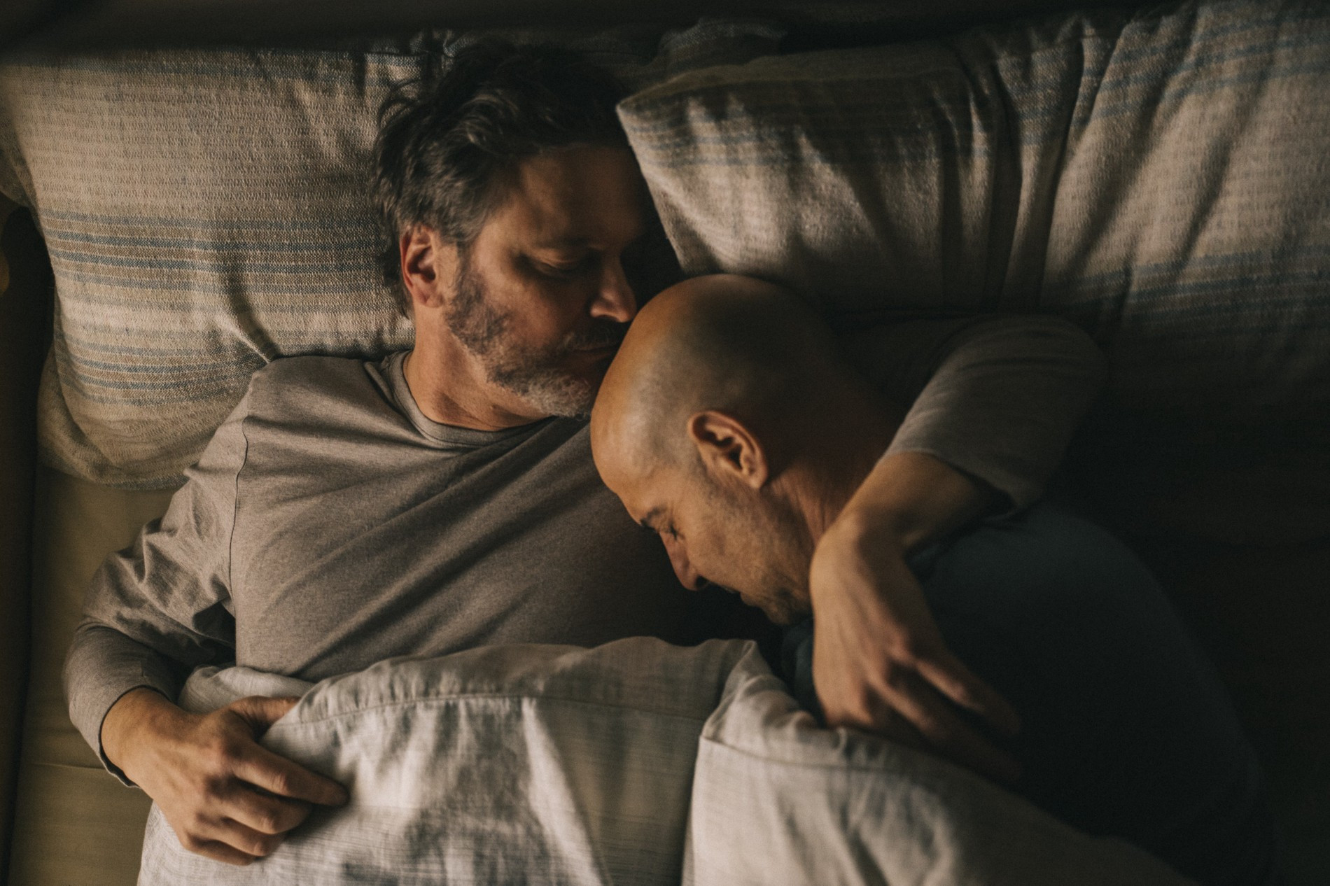 В российском прокате из новой гей-драмы с Колином Фертом и Стэнли Туччи  вырезали постельные сцены