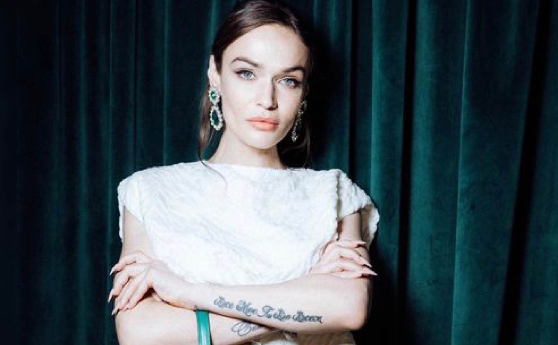 «Все, кроме одной»: Алена Водонаева хочет свести свои татуировки