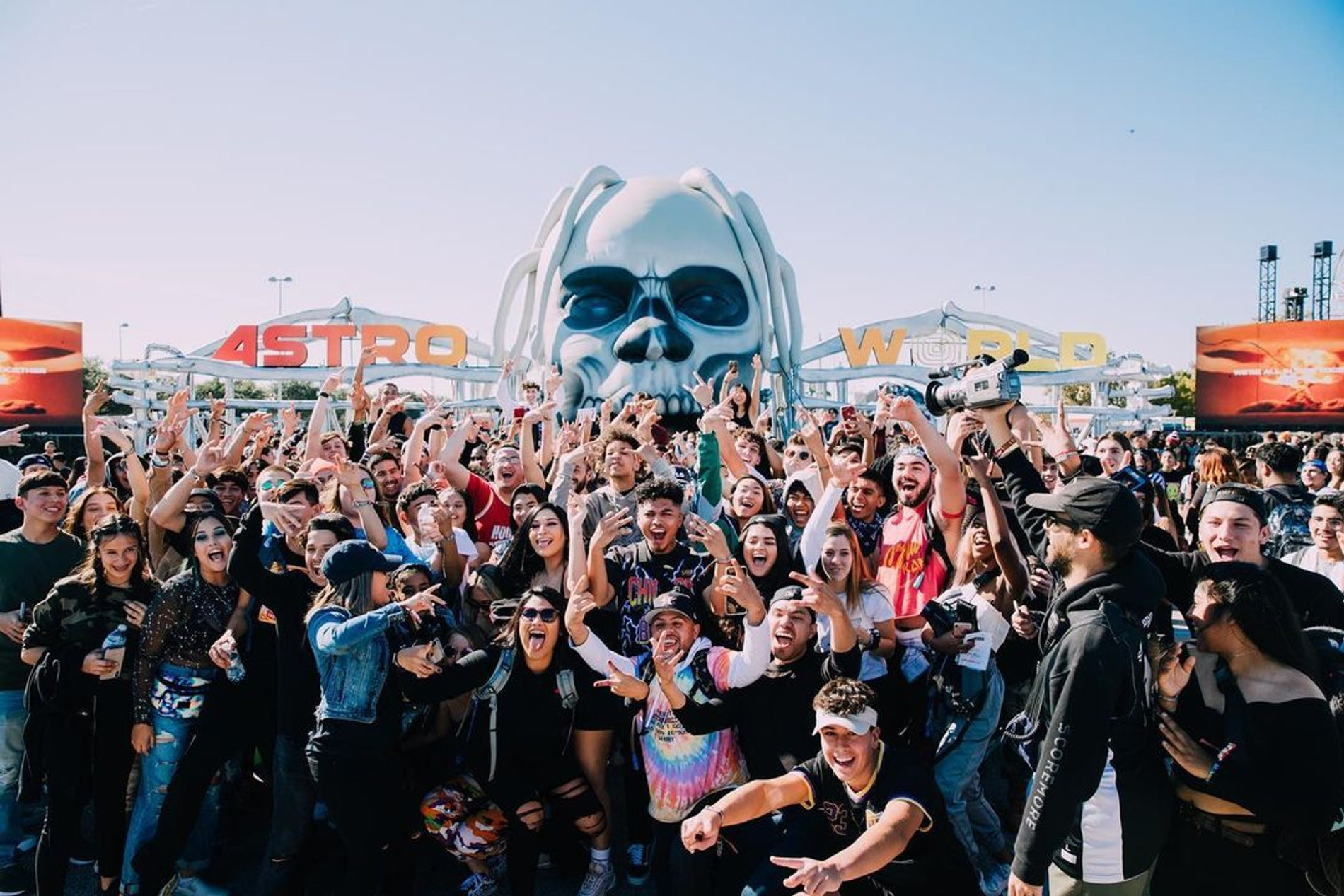 Зрители Astroworld, 2019 год. Фото: @astroworldfest