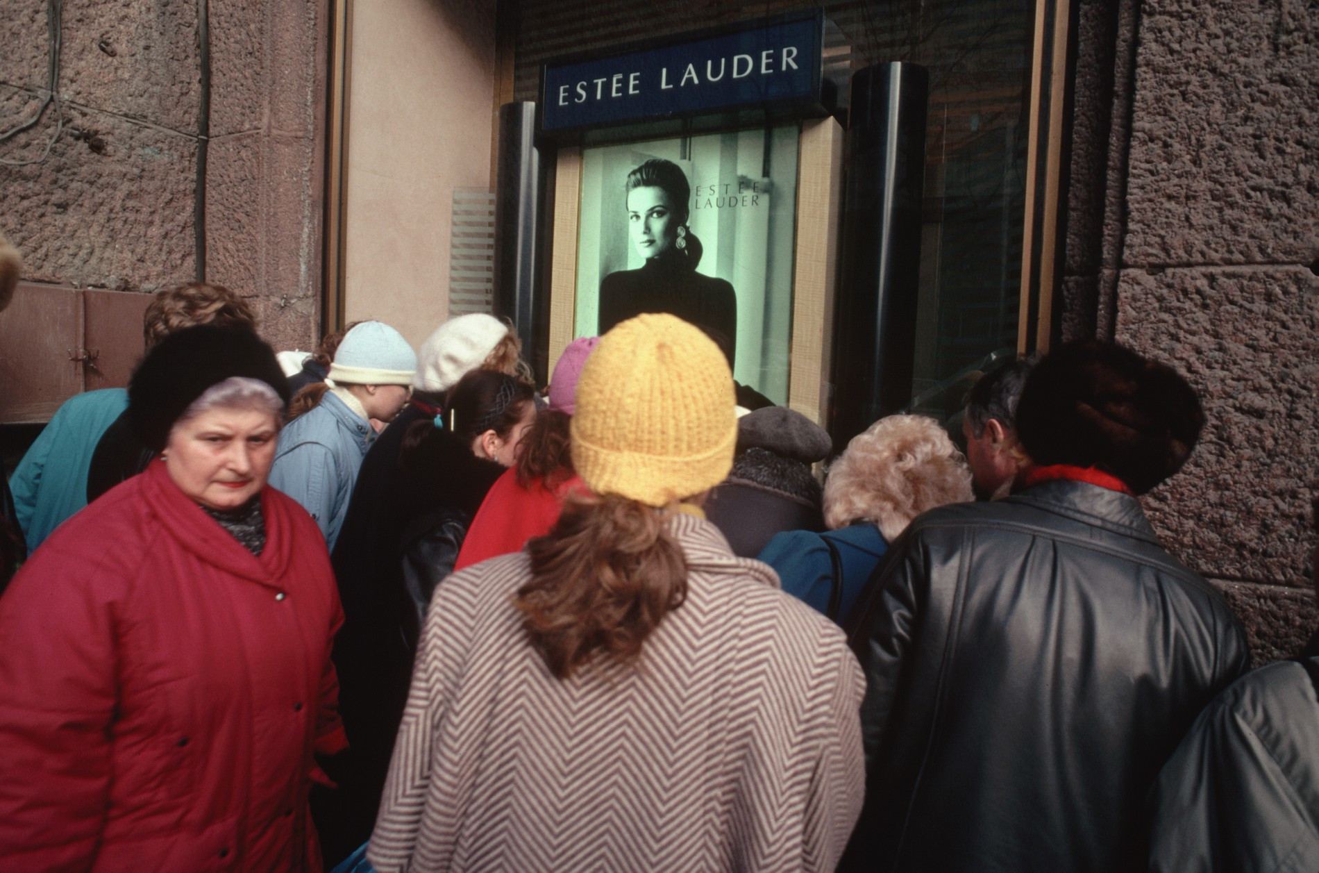 Реклама Estee Lauder в Москве, 1990-е