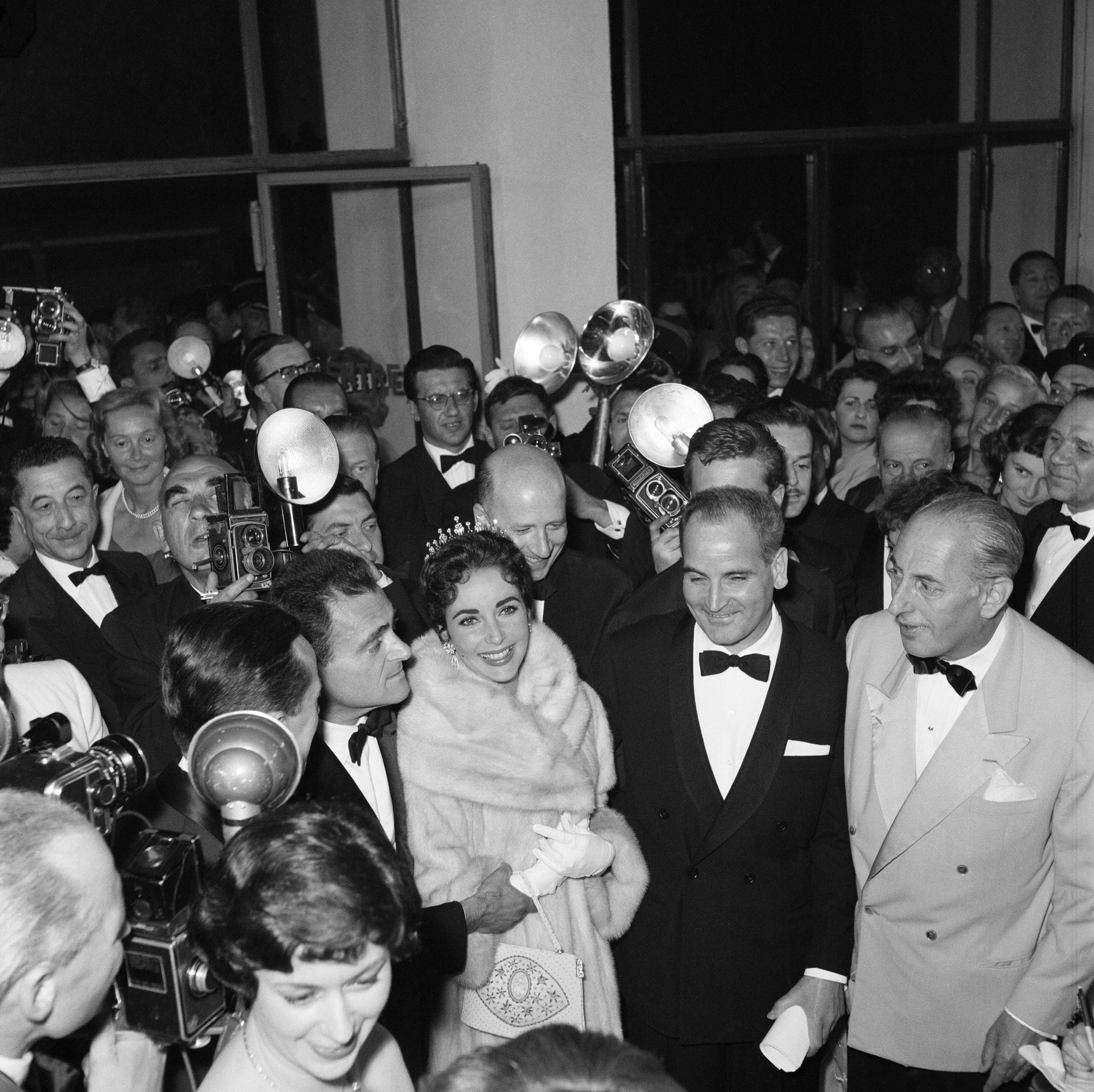 Премьера фильма «Вокруг света за 80 дней» в Каннах в 1957 году. Фото: Getty Images