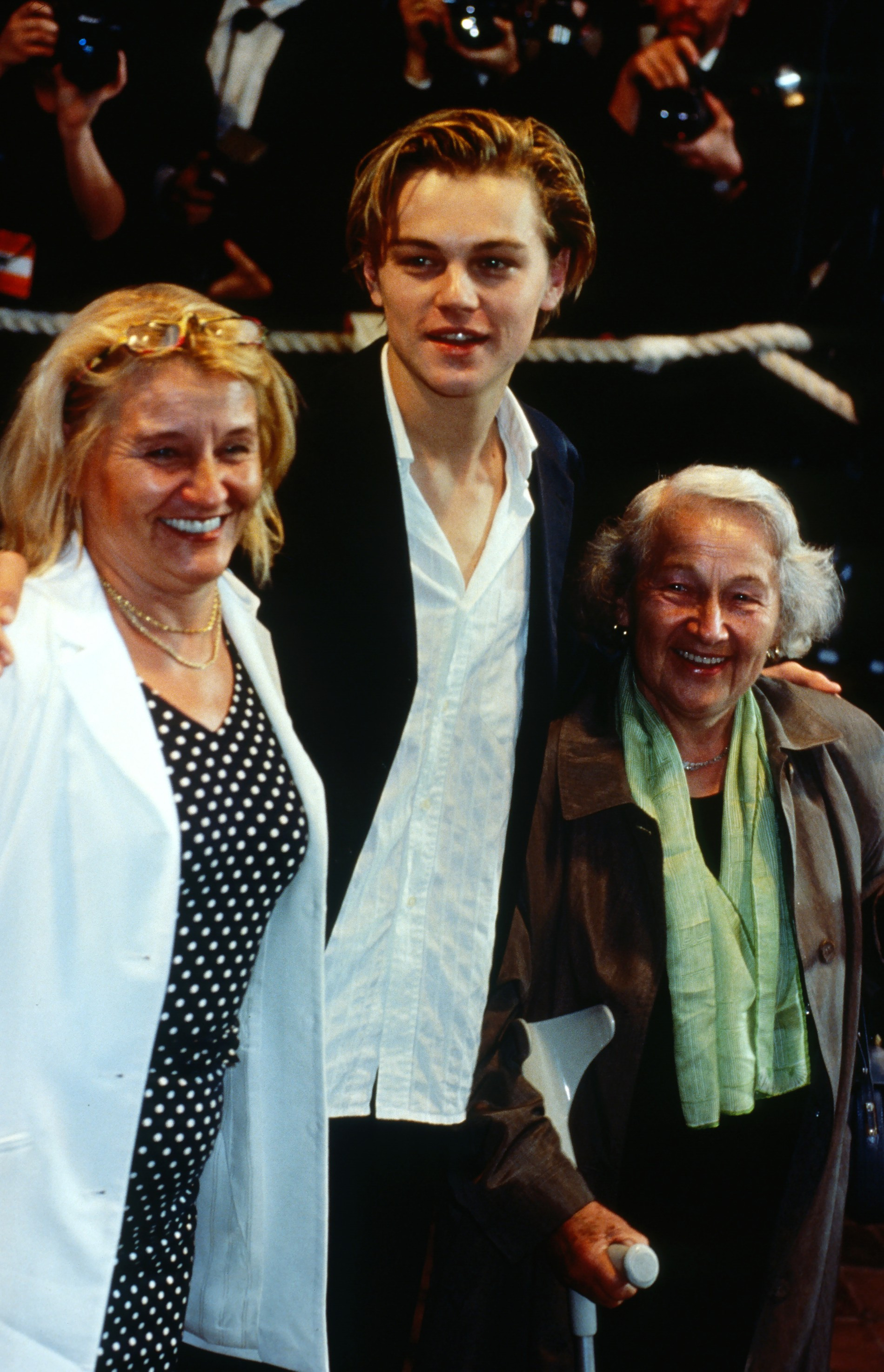 Леонардо Ди Каприо с мамой и бабушкой, 1999