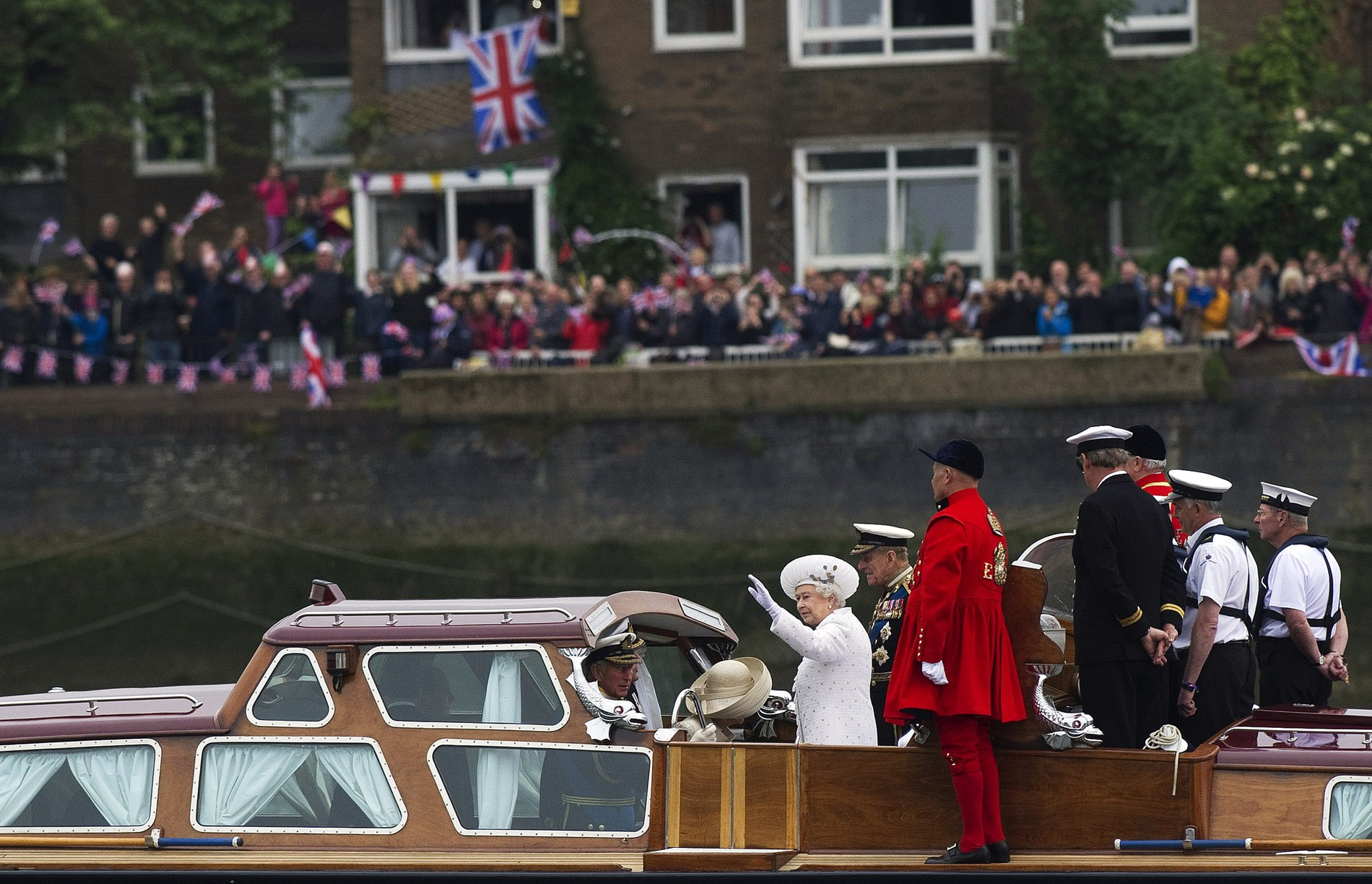 Елизавета ll и принц Филипп на водном параде в честь бриллиантового юбилея, 2012 год