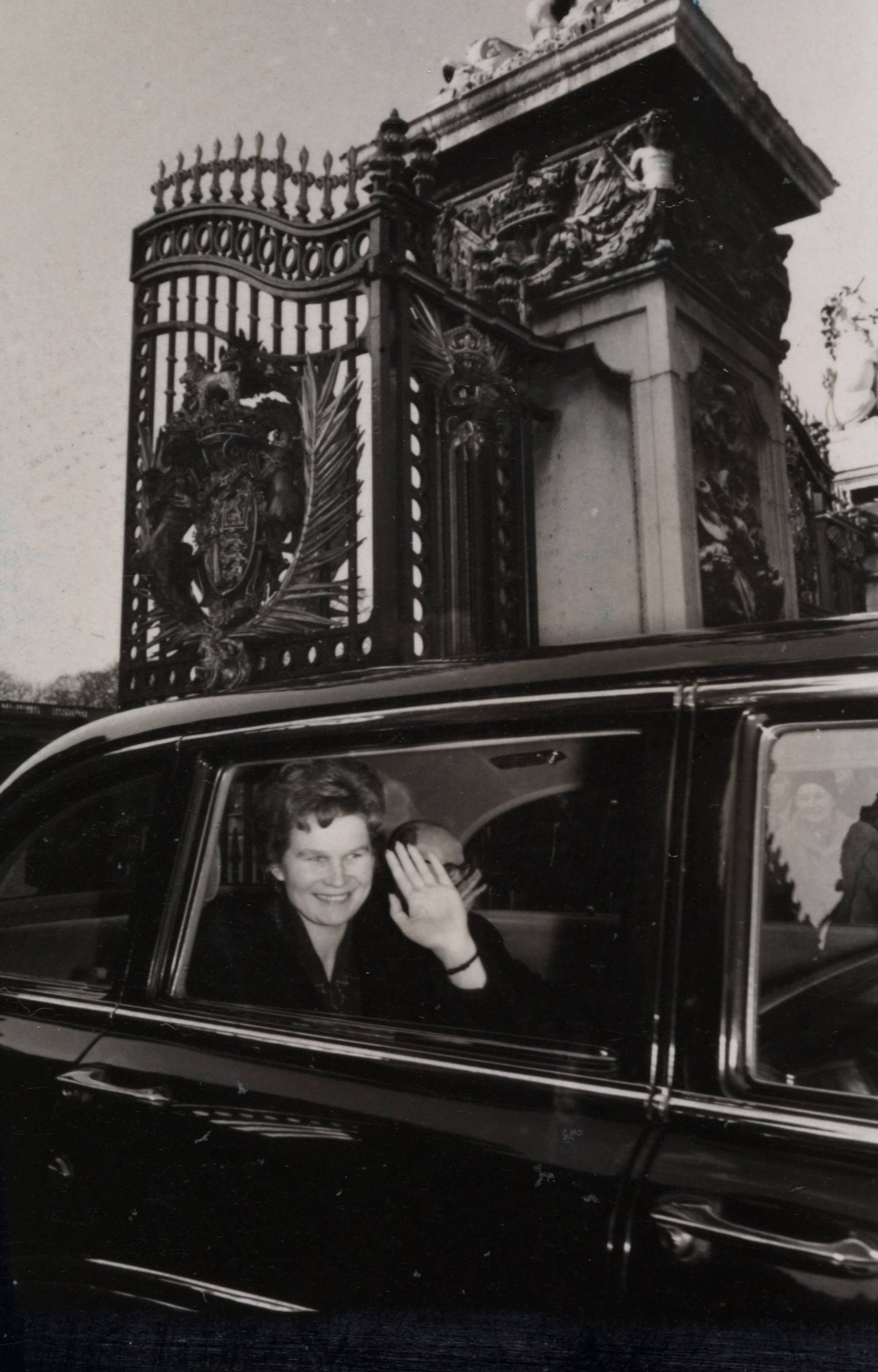 Валентина Терешкова приехала в Букингемский дворец на встречу с Елизаветой ll, 1963 год