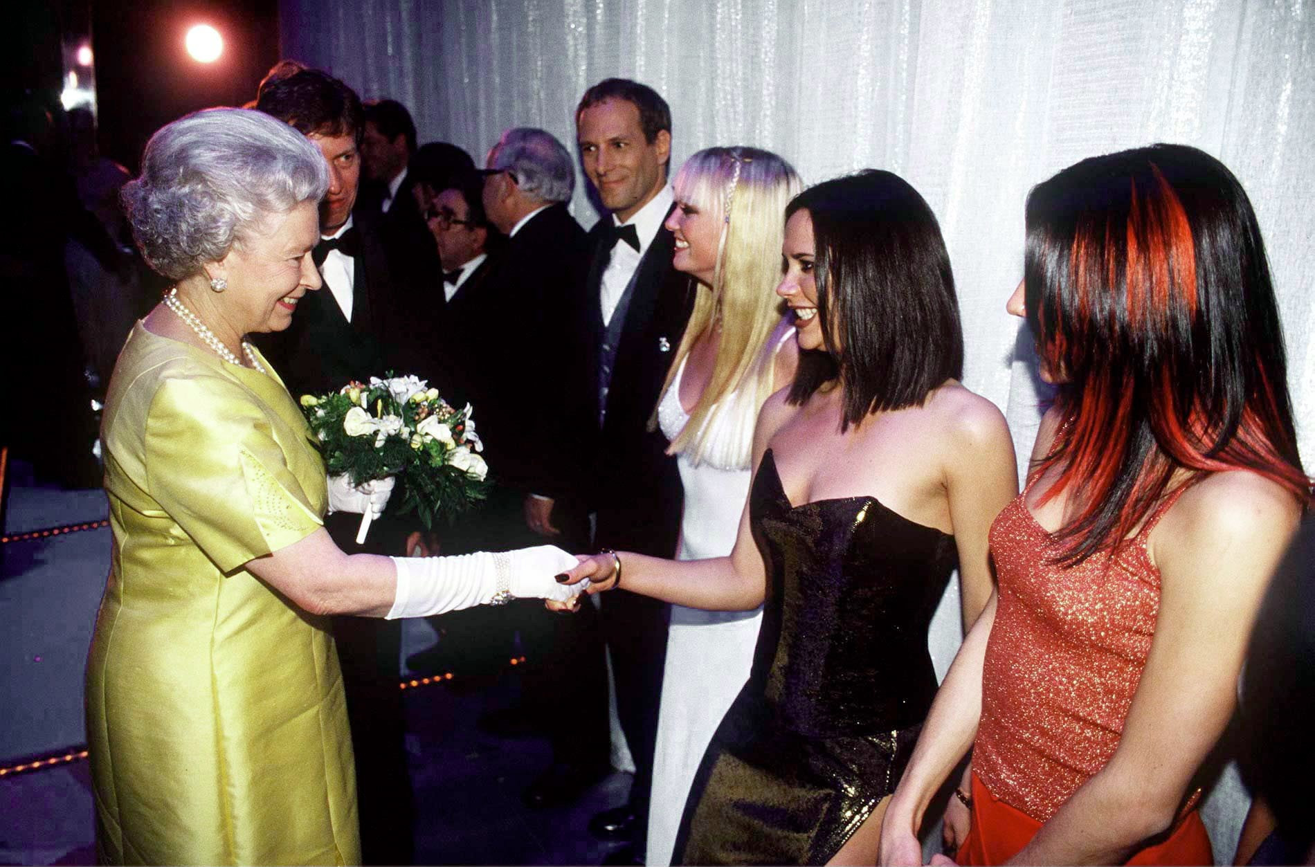 Королева с группой Spice Girls, 1997 год