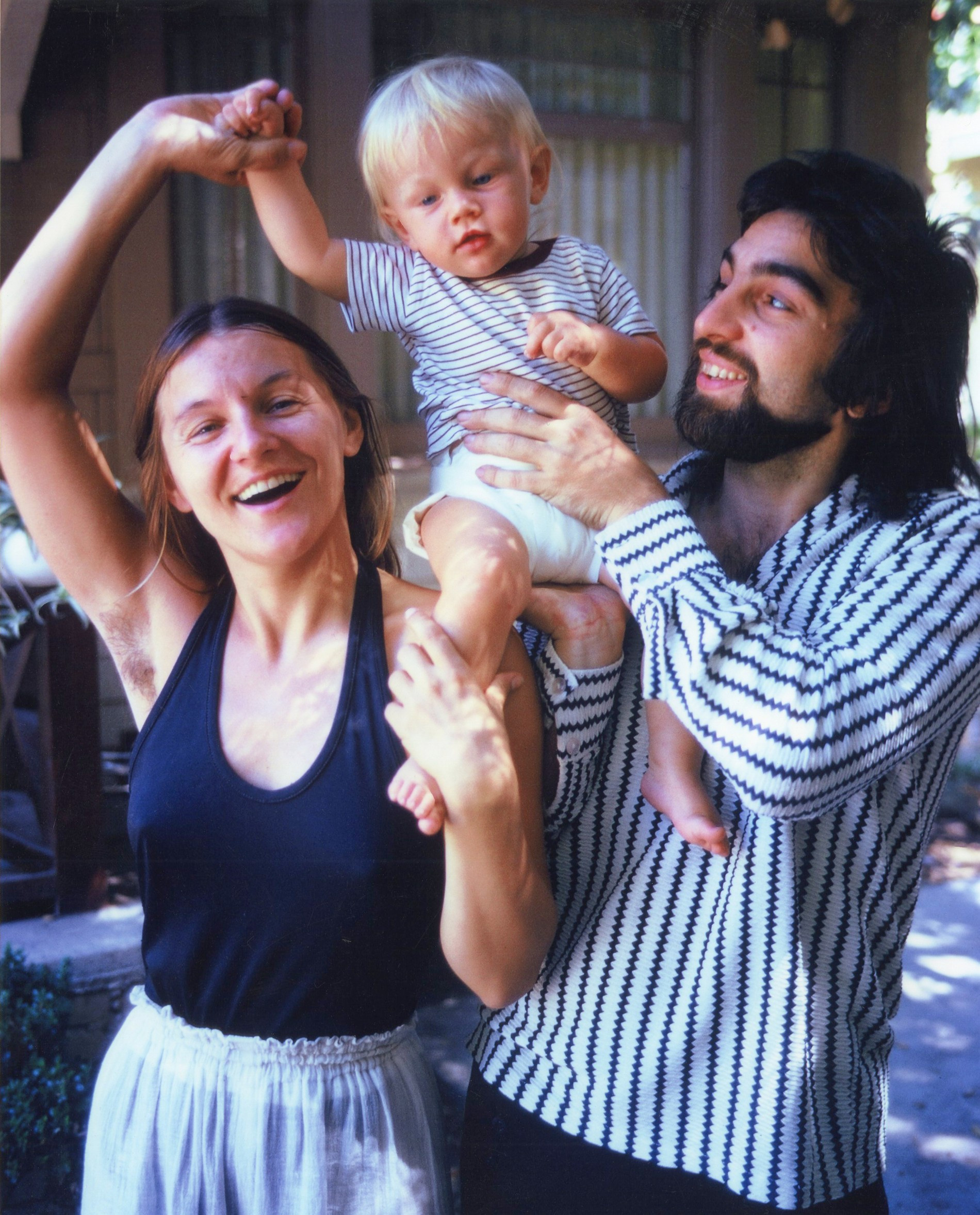 Маленький Лео с родителями. Фото: Getty Images