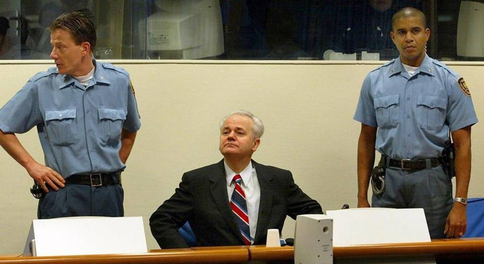 Экс-президент Югославии Слободан Милошевич дает показания
