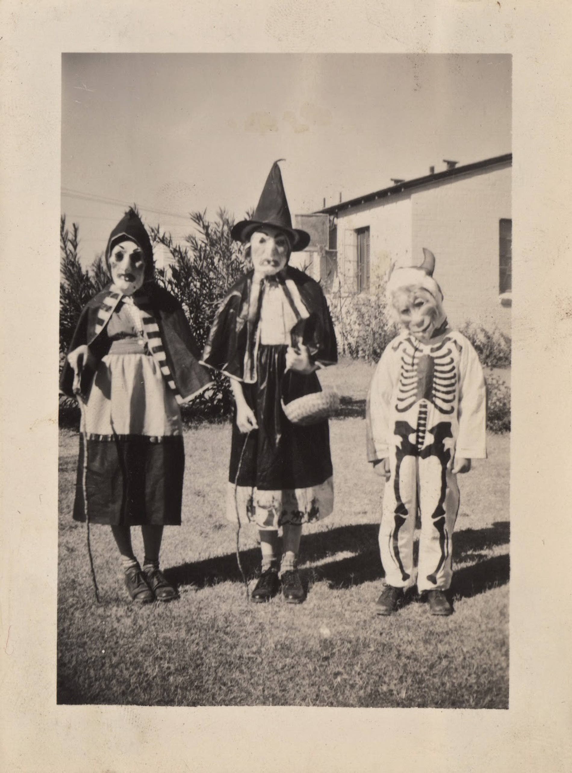 Детские хэллоуинские костюмы в 1920-х годах. 
Источник: архив пресс-службы
