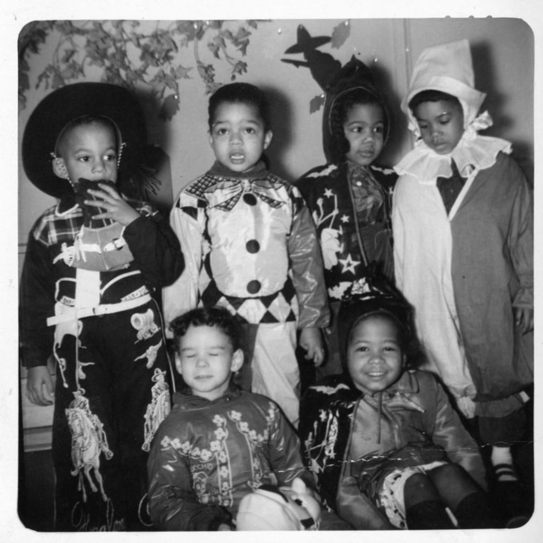 Дети в хэллоуинских костюмах 1940-х годов. 
Источник: архив пресс-службы