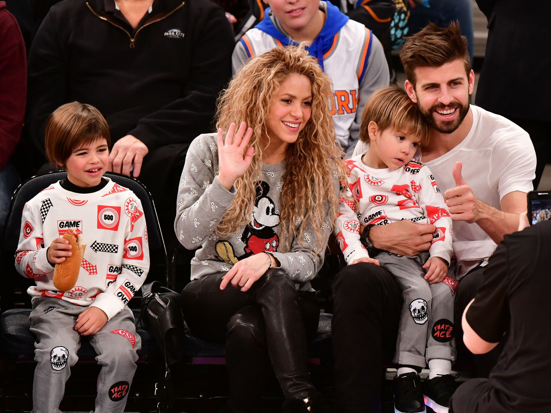 Шакира и Жерар Пике с детьми
Фото: Getty images