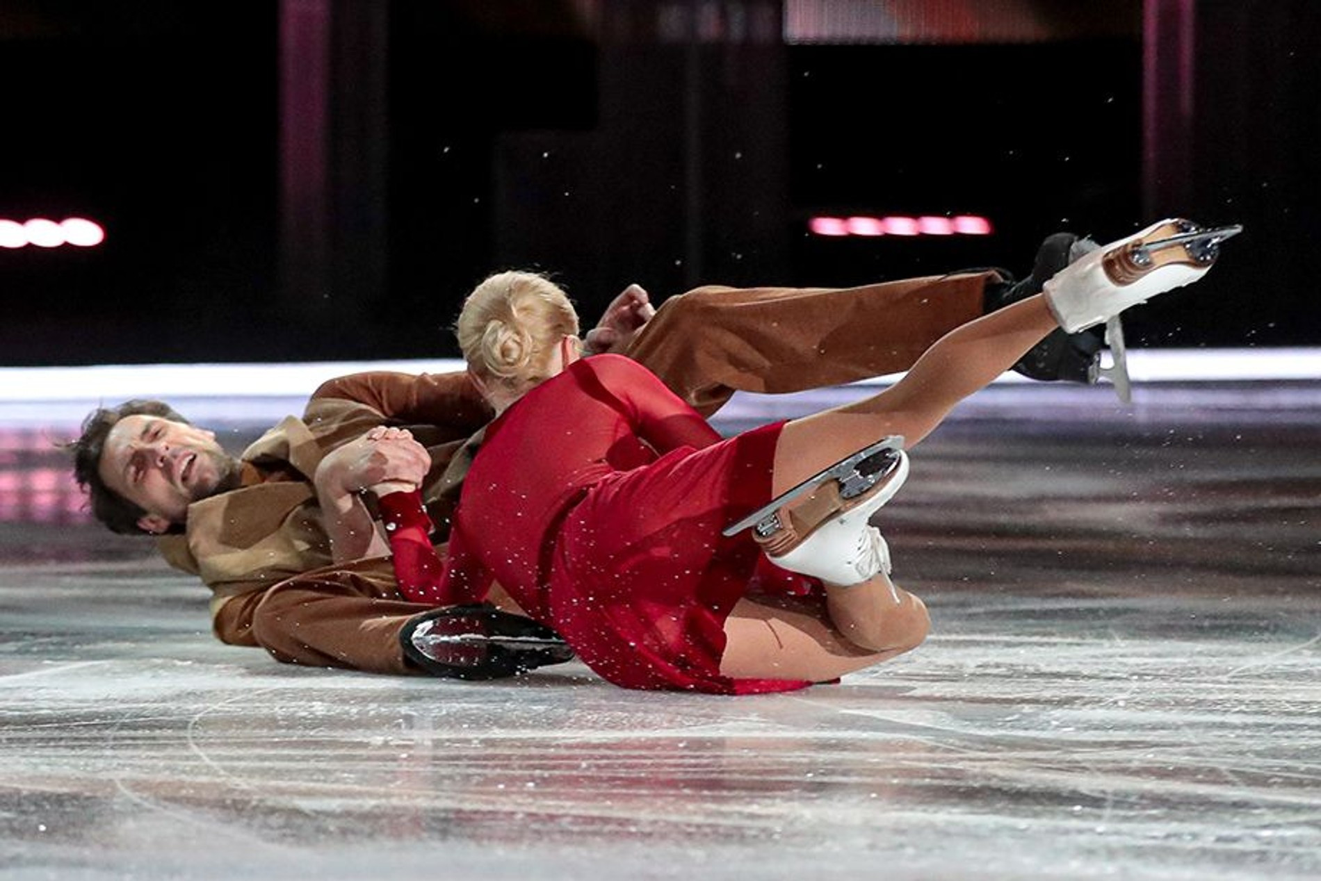 Татьяна Тотьмянина и Иван Колексников упали на льду на съемках «Ледникового периода»
Фото: «Чемпионат»