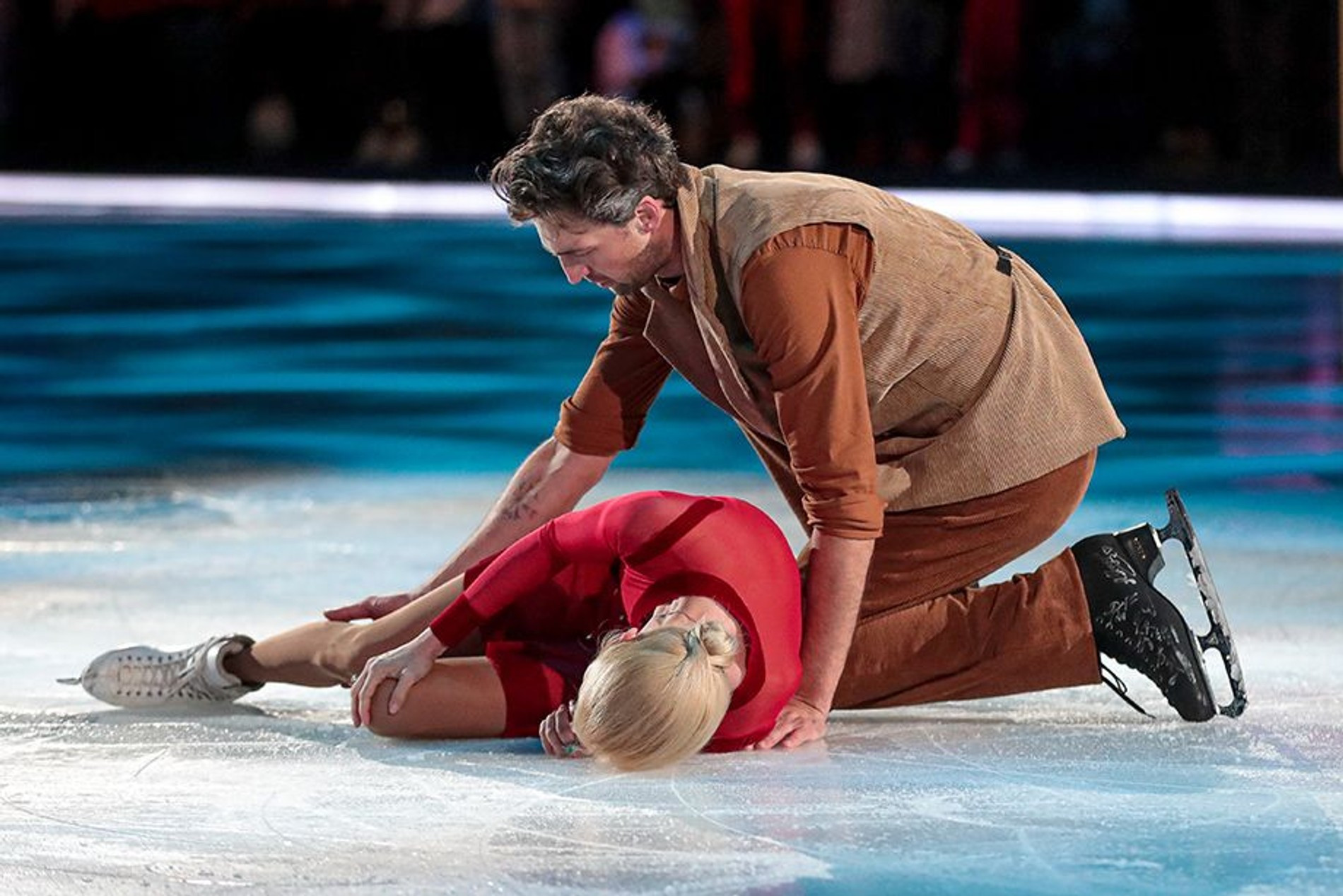 Татьяна Тотьмянина и Иван Колесников упали на льду на съемках «Ледникового периода»
Фото: «Чемпионат»