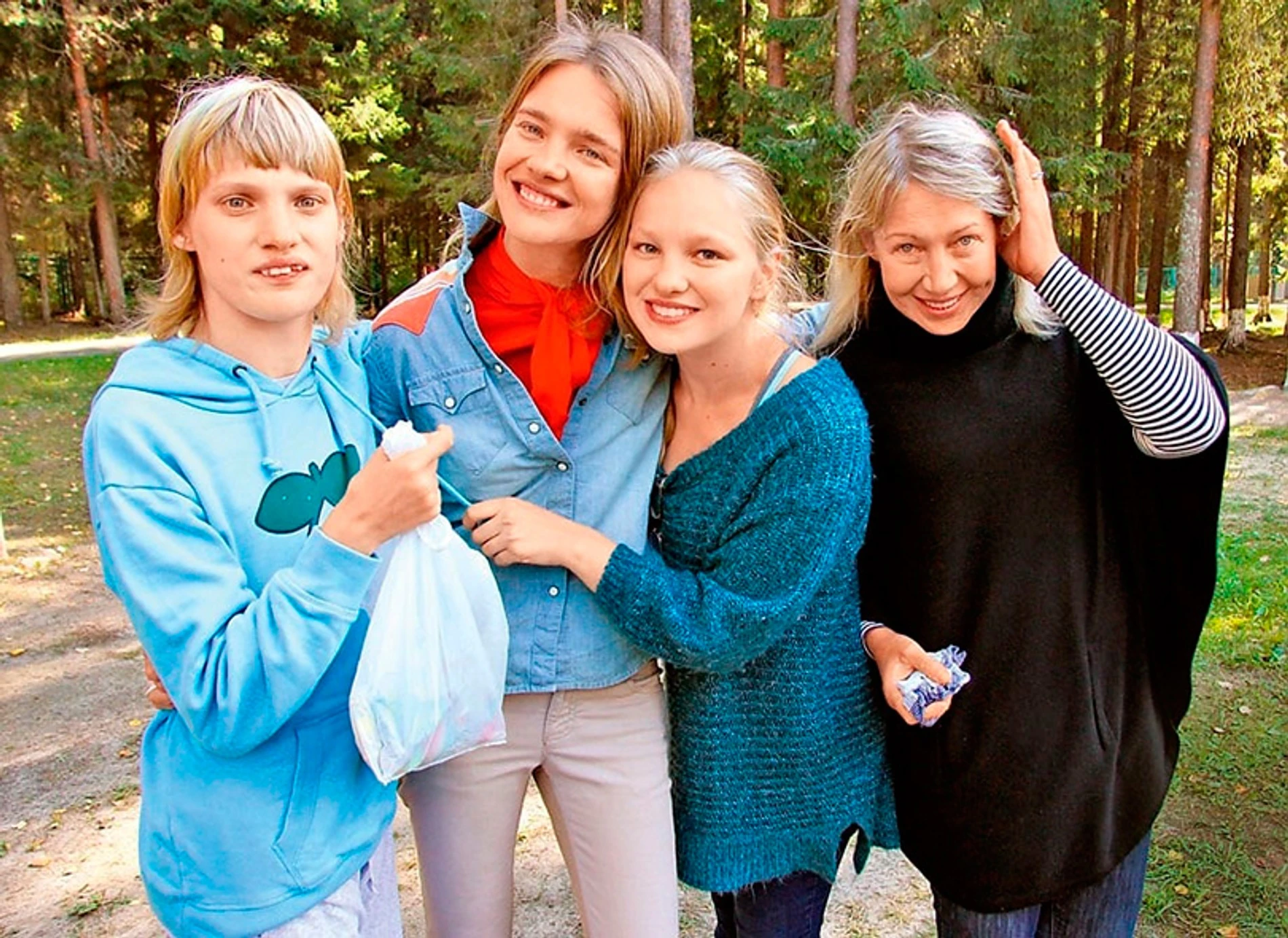 Наталья Водянова с сестрами и мамой 
Фото: соцсети