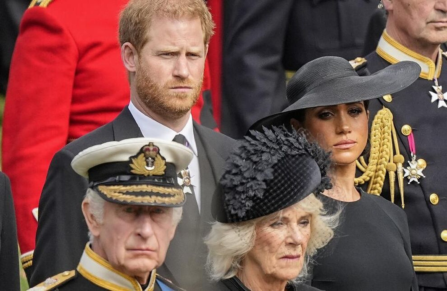 Гарри и Меган с Карлом и Камиллой на похоронах Елизаветы II  
Фото: Pinterest