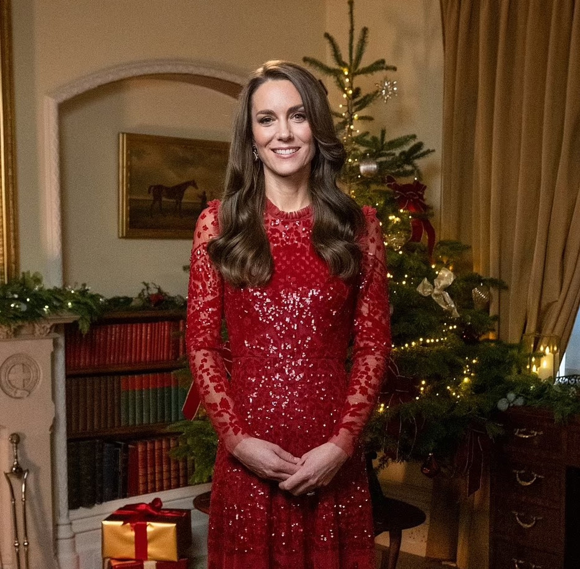 Кейт Миддлтон в рождественском промо в платье за 460 фунтов
Фото: Getty