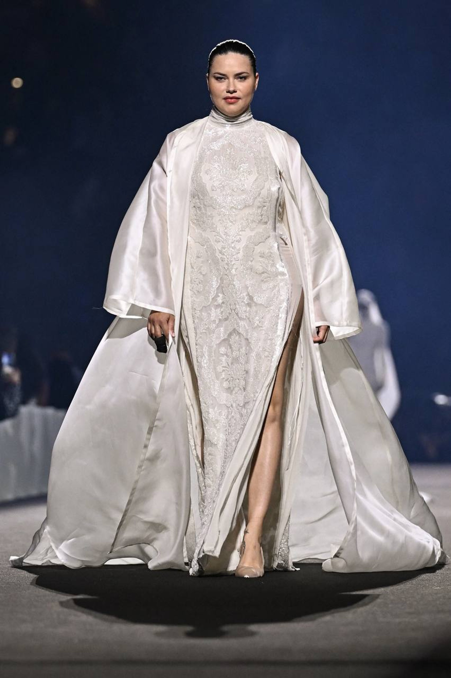 Адриана Лима на показе Qatar Fashion United by CR Runway
Фото: телеграм