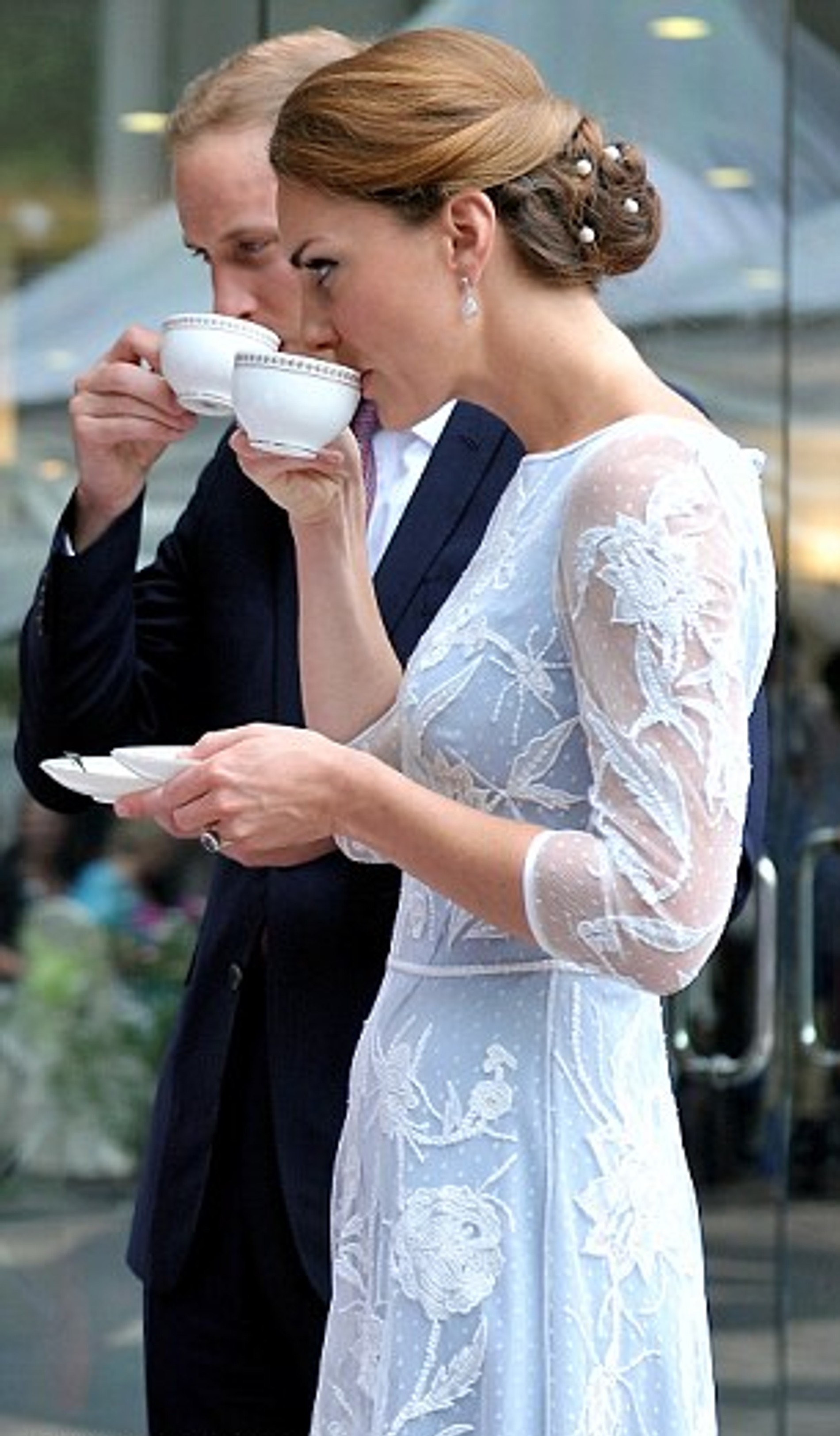 Кейт Миддлтон и принц Уильям пьют чай
Фото: Daily Mail